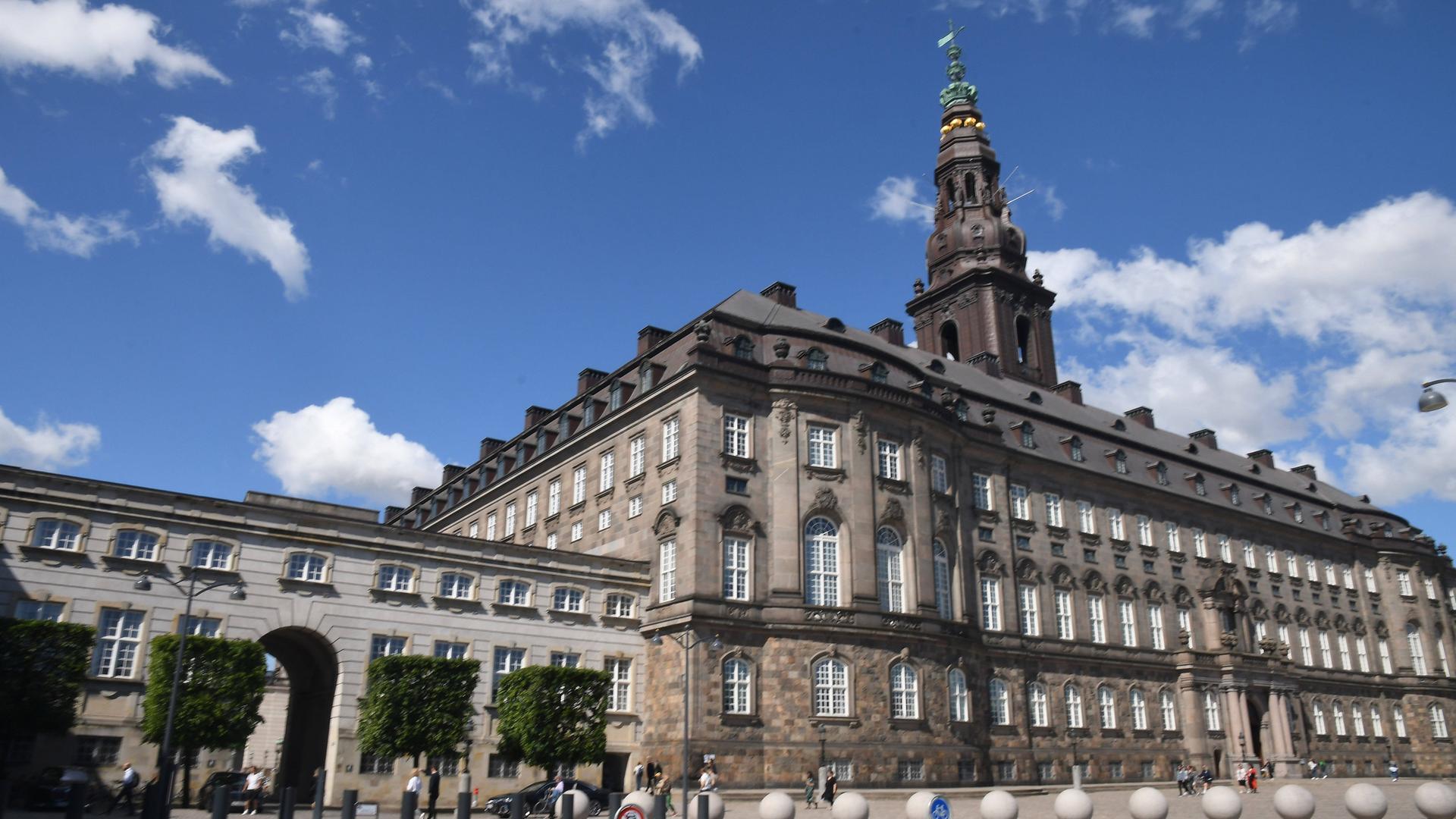 Außenansicht des Schlosses Christiansborg in Kopenhagen. Außenansicht des Schlosses Christiansborg in Kopenhagen.