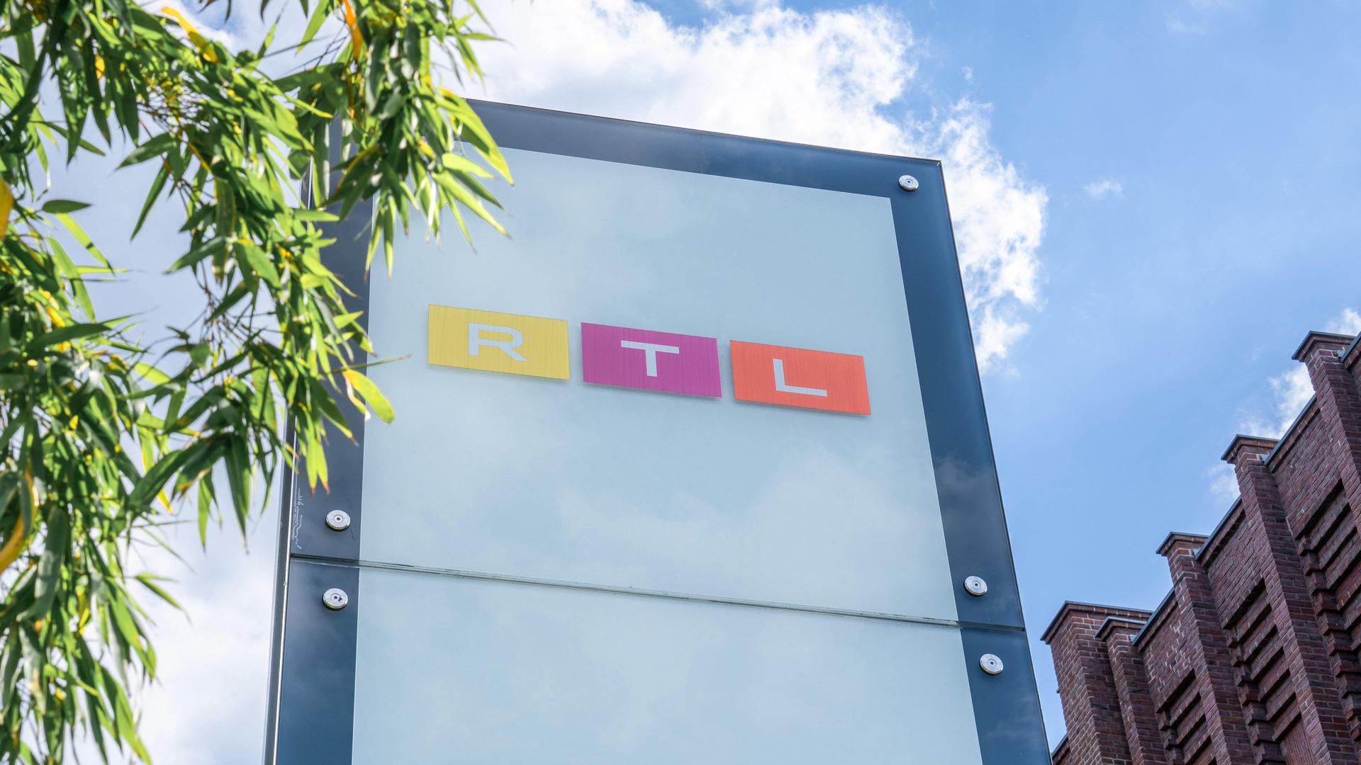 Hauptsitz des Medienunternehmens RTL Deutschland in den Rheinhallen in Köln-Deutz. Hauptsitz des Medienunternehmens RTL Deutschland in den Rheinhallen in Köln-Deutz.