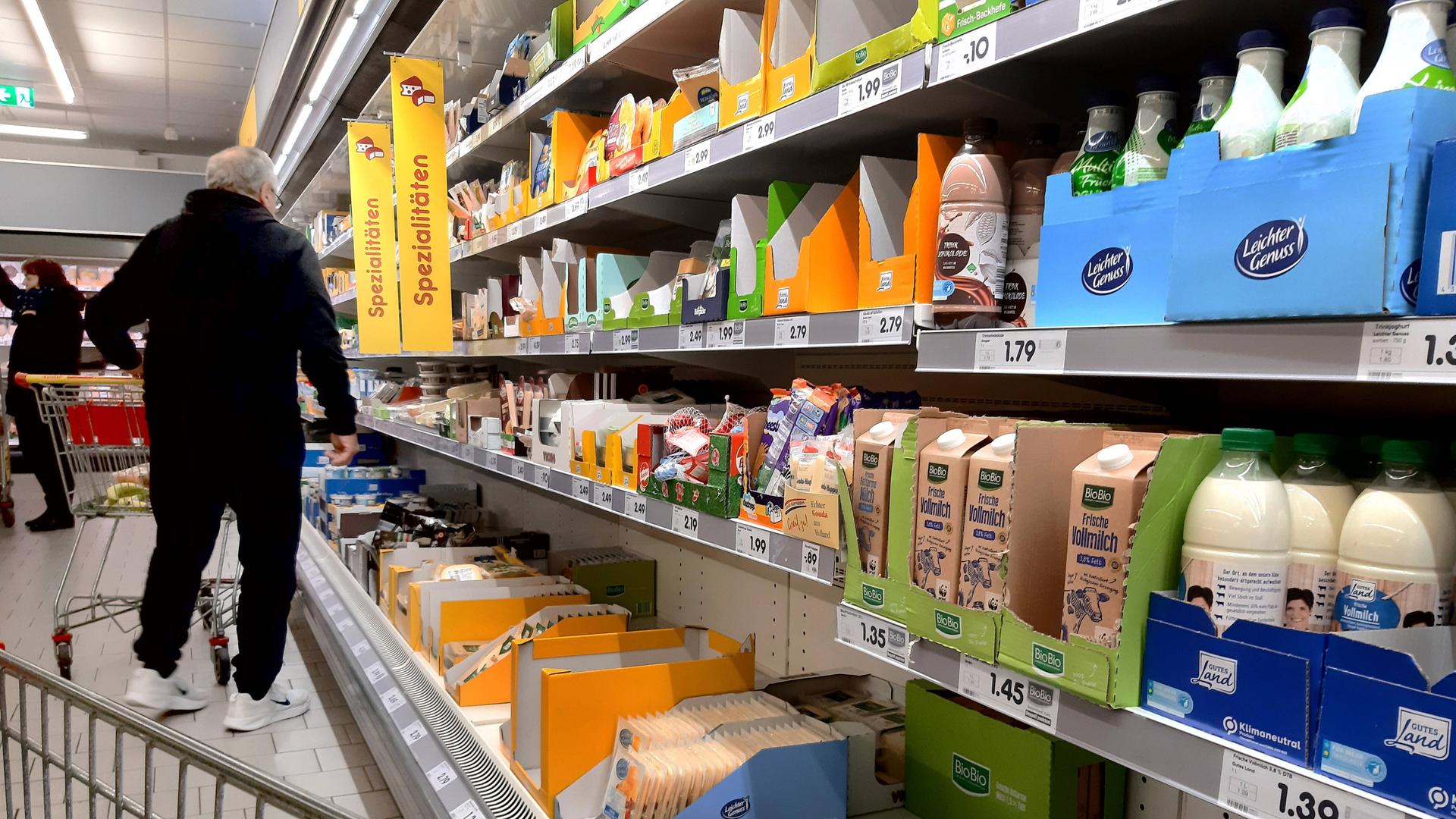 Einkaufen im Supermarkt oder Discounter Einkaufen im Supermarkt oder Discounter