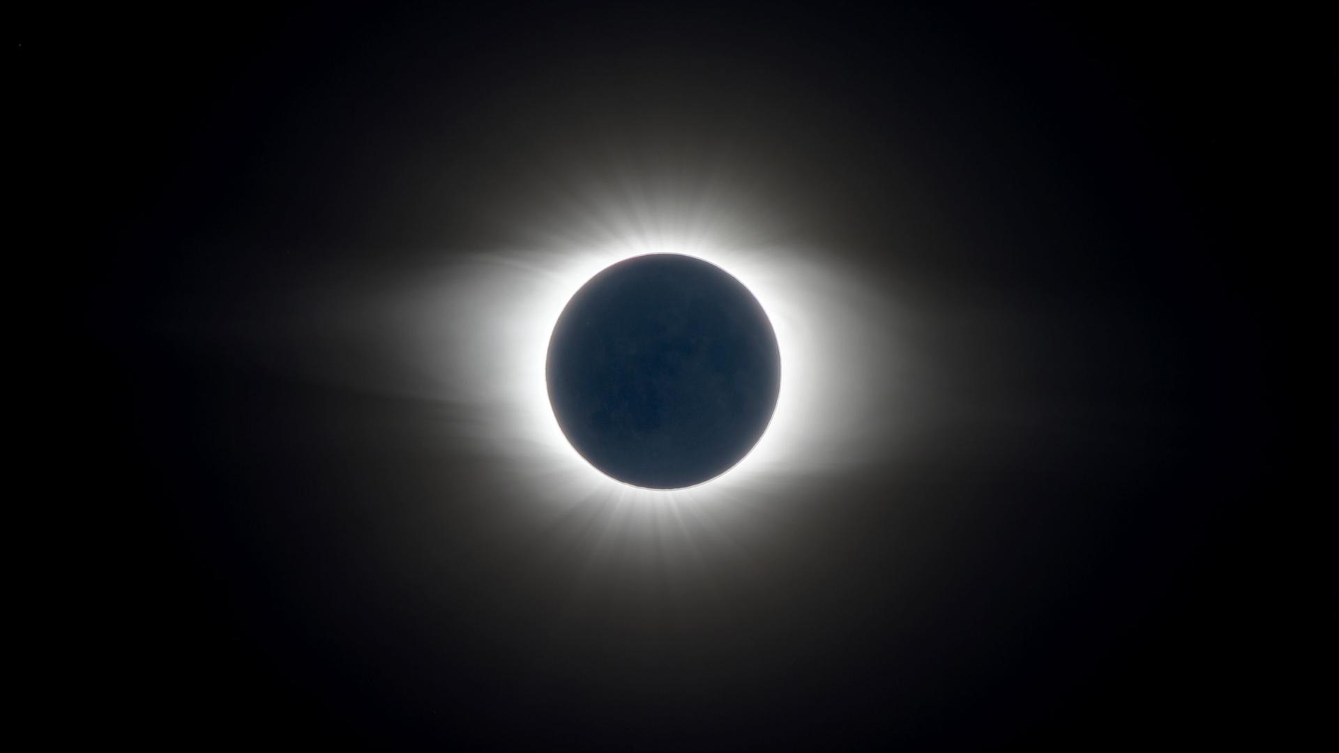Die totale Sonnenfinsternis vom 2. Juli 2019 Die totale Sonnenfinsternis vom 2. Juli 2019