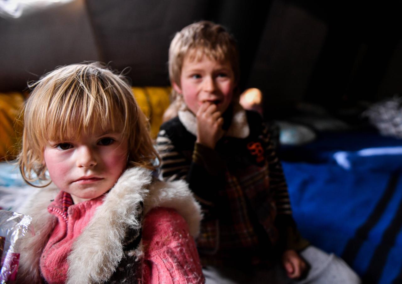 Kinder, die aus Mariupol evakuiert wurden, treffen in einem Hilfszentrum in der Region Donezk ein. Kinder, die aus Mariupol evakuiert wurden, treffen in einem Hilfszentrum in der Region Donezk ein.