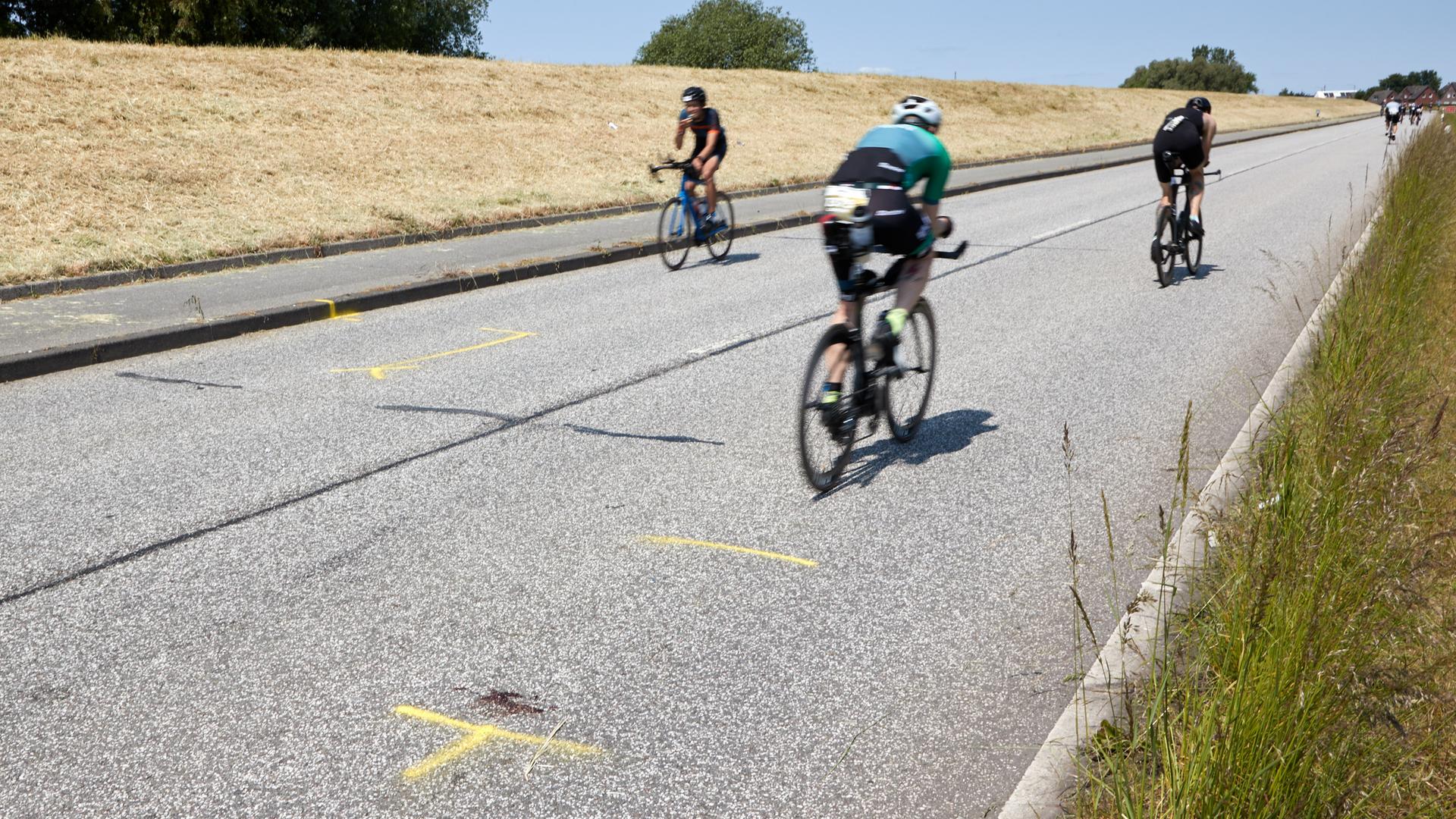 Mit Gegenverkehr: Die Unglücksstelle beim Triathlon in Hamburg.