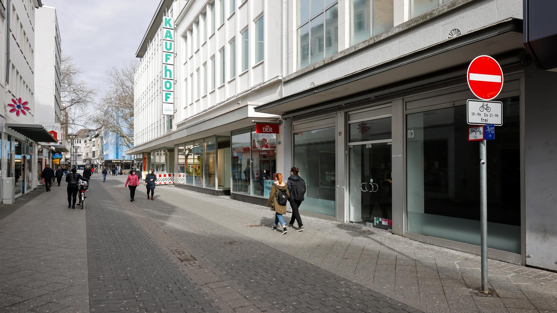 Die Innenstadt von Krefeld in Corona-Zeiten (aufgenommen im Februar 2021). Die Innenstadt von Krefeld in Corona-Zeiten (aufgenommen im Februar 2021).