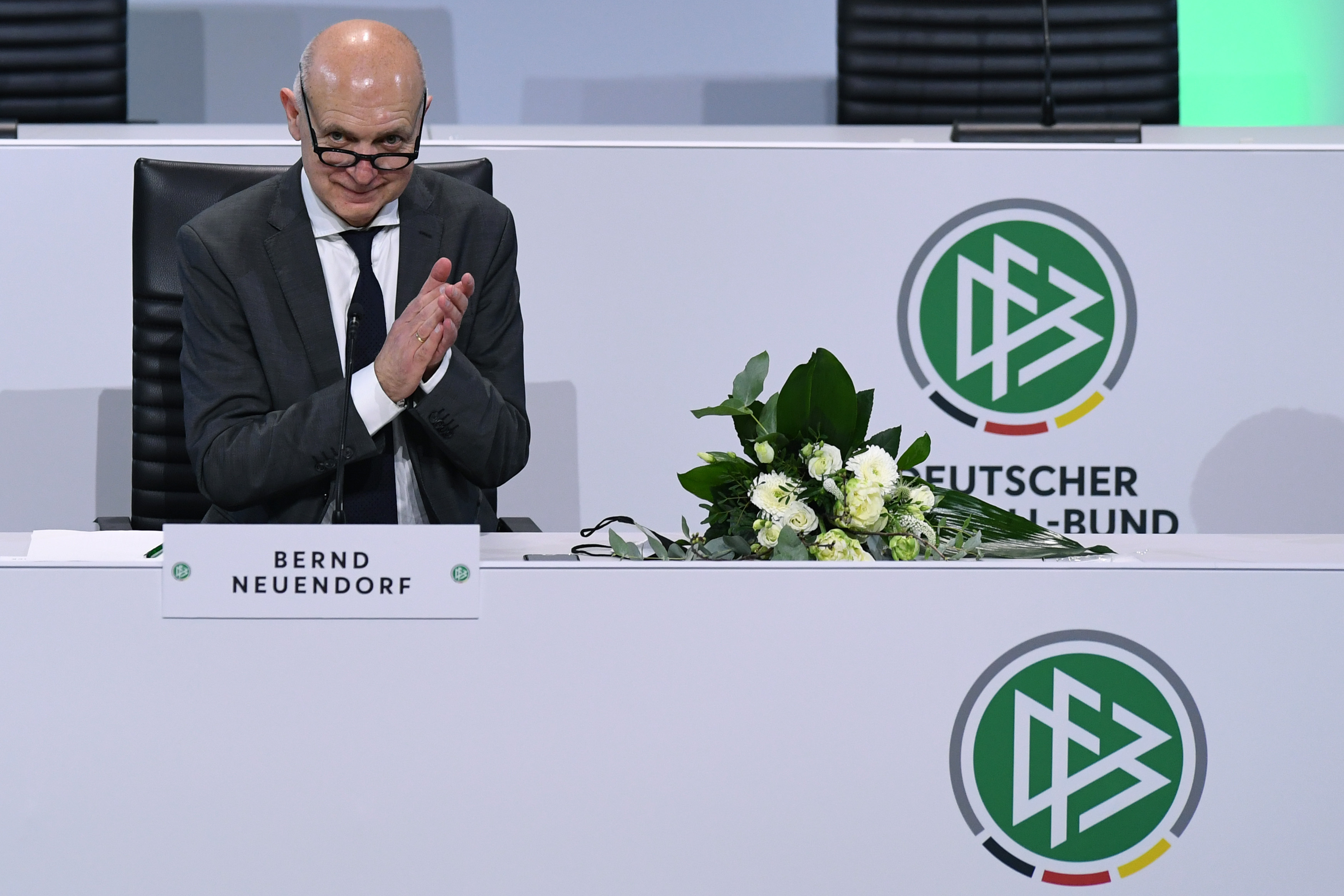 Wynagrodzenia urzędników DFB – na szczycie trwają ciężkie negocjacje