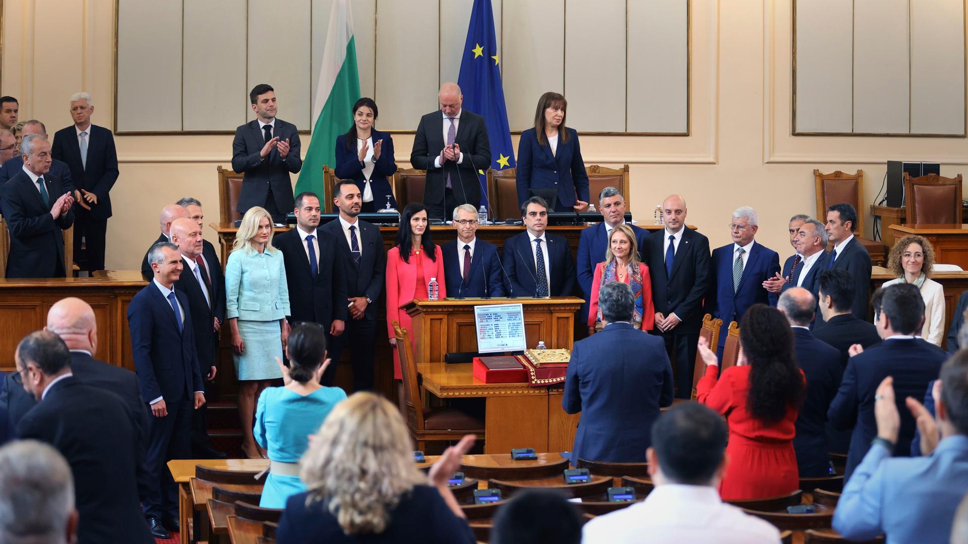 Bulgarien - Parlament bestätigt prowestliche Regierung