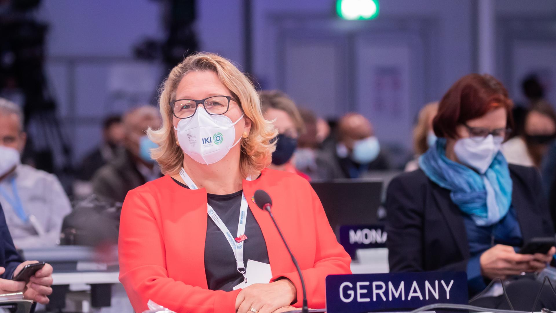 Svenja Schulze (SPD), geschäftsführende Bundesministerin für Umwelt, Naturschutz und nukleare Sicherheit, auf der UN-Klimakonferenz COP26 in Glasgow Svenja Schulze (SPD), geschäftsführende Bundesministerin für Umwelt, Naturschutz und nukleare Sicherheit, auf der UN-Klimakonferenz COP26 in Glasgow