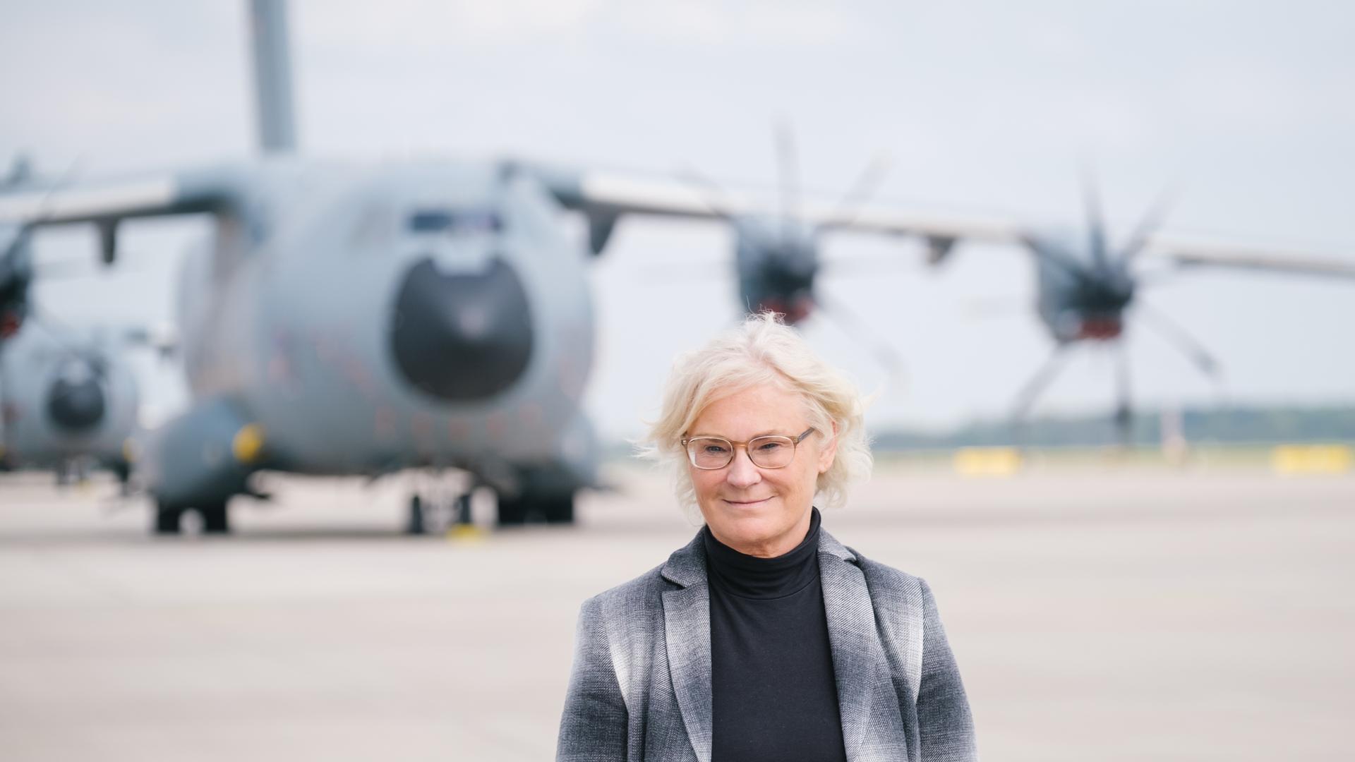 Verteidigungsministerin Christine Lambrecht in Wunstorf Verteidigungsministerin Christine Lambrecht in Wunstorf