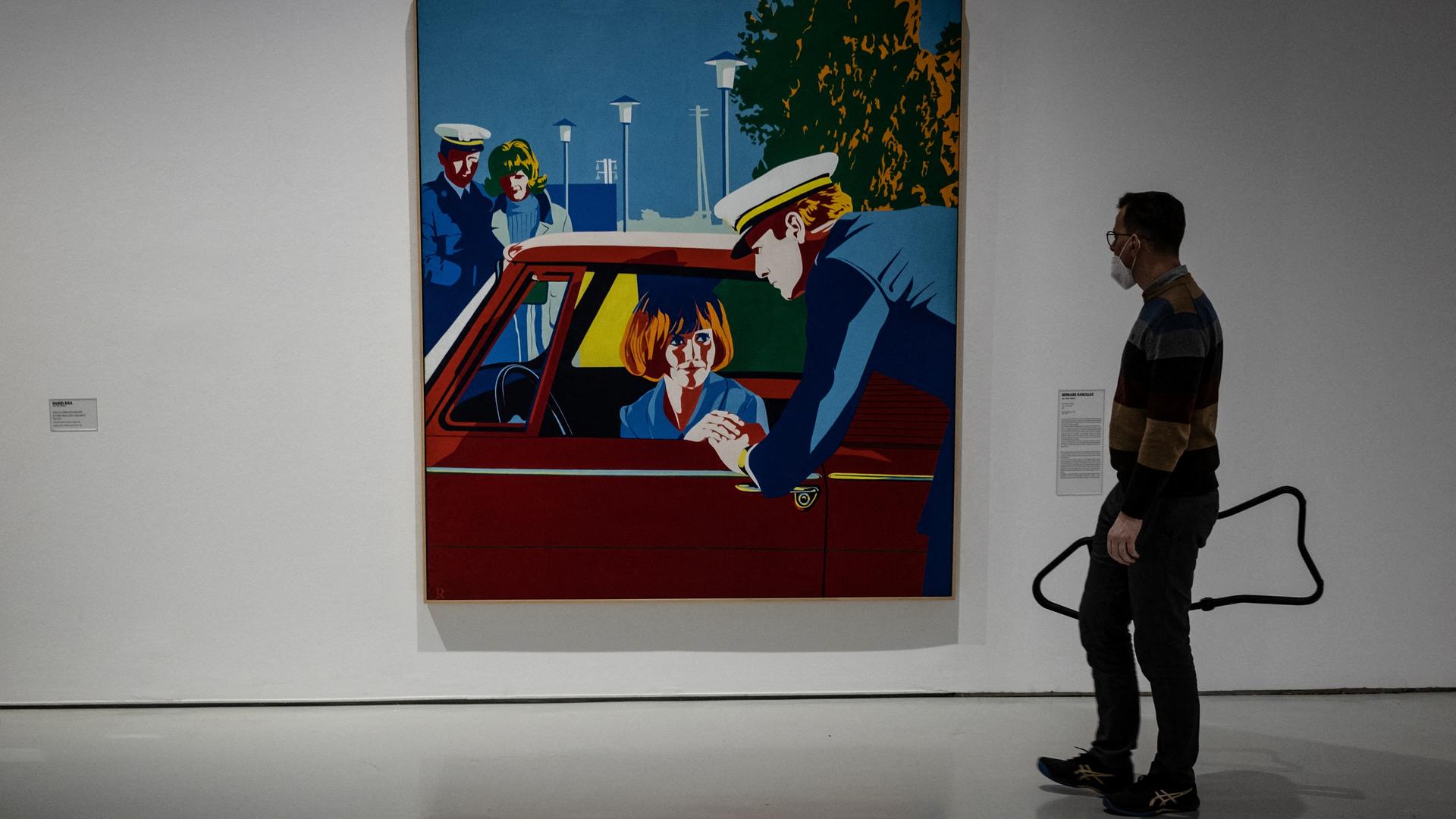 Besucher betrachten in einer Ausstellung das Werk "The Last Whiskey" von Bernard Rancillac. Besucher betrachten in einer Ausstellung das Werk "The Last Whiskey" von Bernard Rancillac.