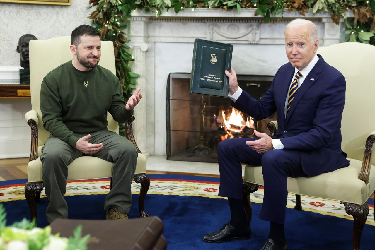 US-Präsident Joe Biden mit dem ukrainischen Präsidenten Wolodymyr Selenskyj
