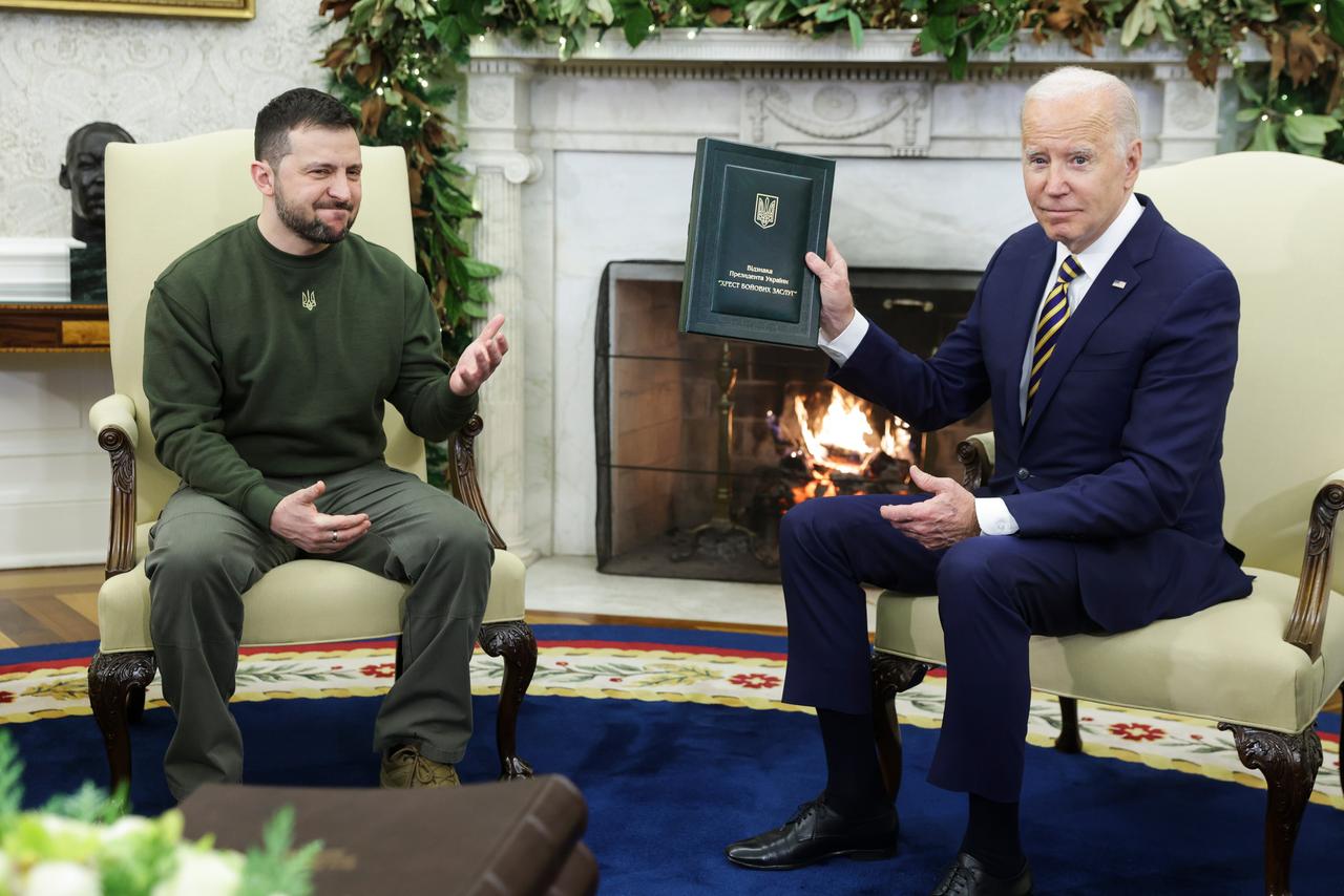 US-Präsident Joe Biden mit dem ukrainischen Präsidenten Wolodymyr Selenskyj US-Präsident Joe Biden mit dem ukrainischen Präsidenten Wolodymyr Selenskyj