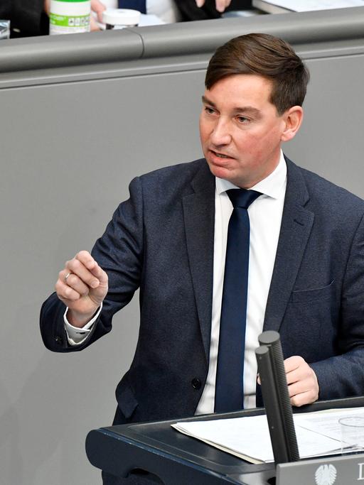 Der SPD-Abgeordnete Sebastian Hartmann spricht im Deutschen Bundestag