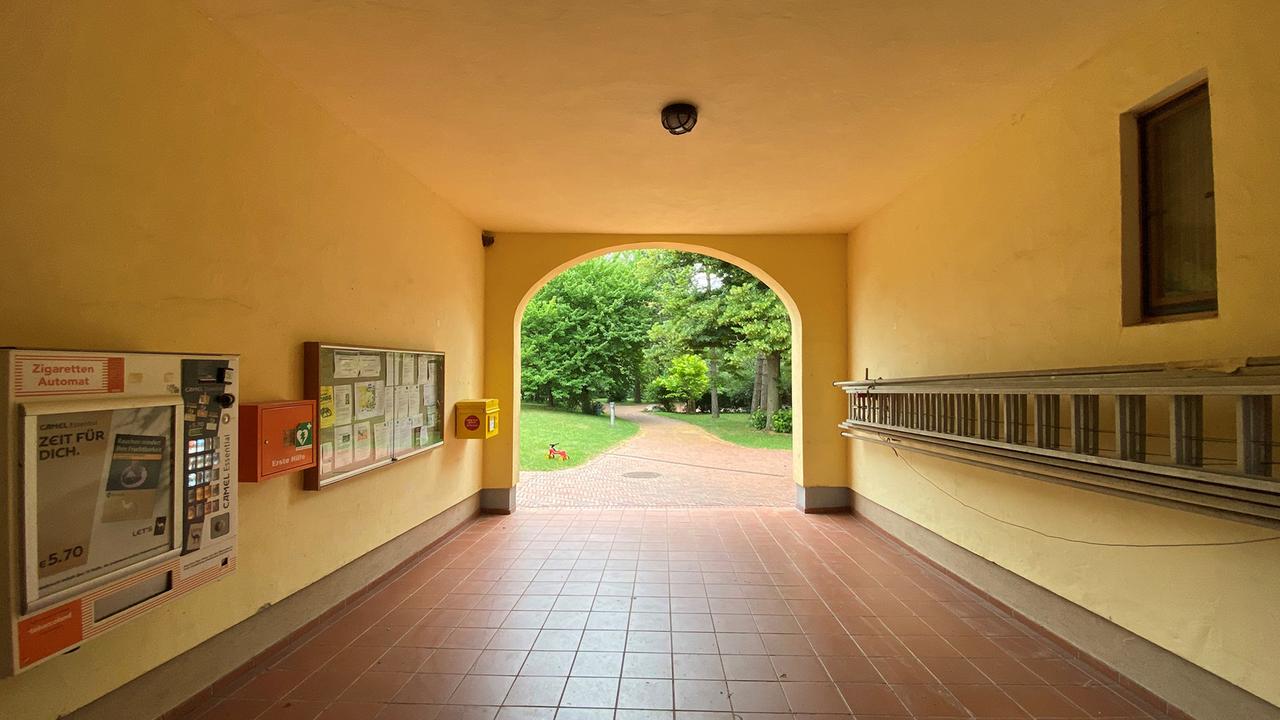 Wie geht es weiter mit der Kunst von Otto Muehl? Eine Aufnahme vom Friedrichshof, dem Ort der einstigen Kommune. 