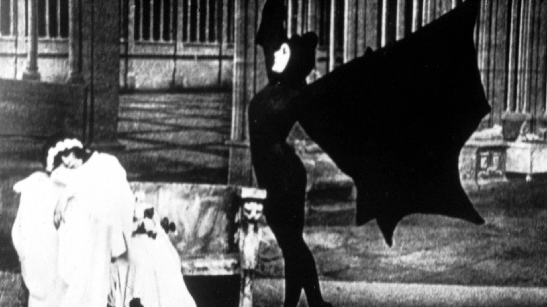 Szene aus: "Die Vampire" - "Les Vampires": zehnteilige Stummfilm-Serie von Louis Feuillade, erschienen 1915. Szene aus: "Die Vampire" - "Les Vampires": zehnteilige Stummfilm-Serie von Louis Feuillade, erschienen 1915.