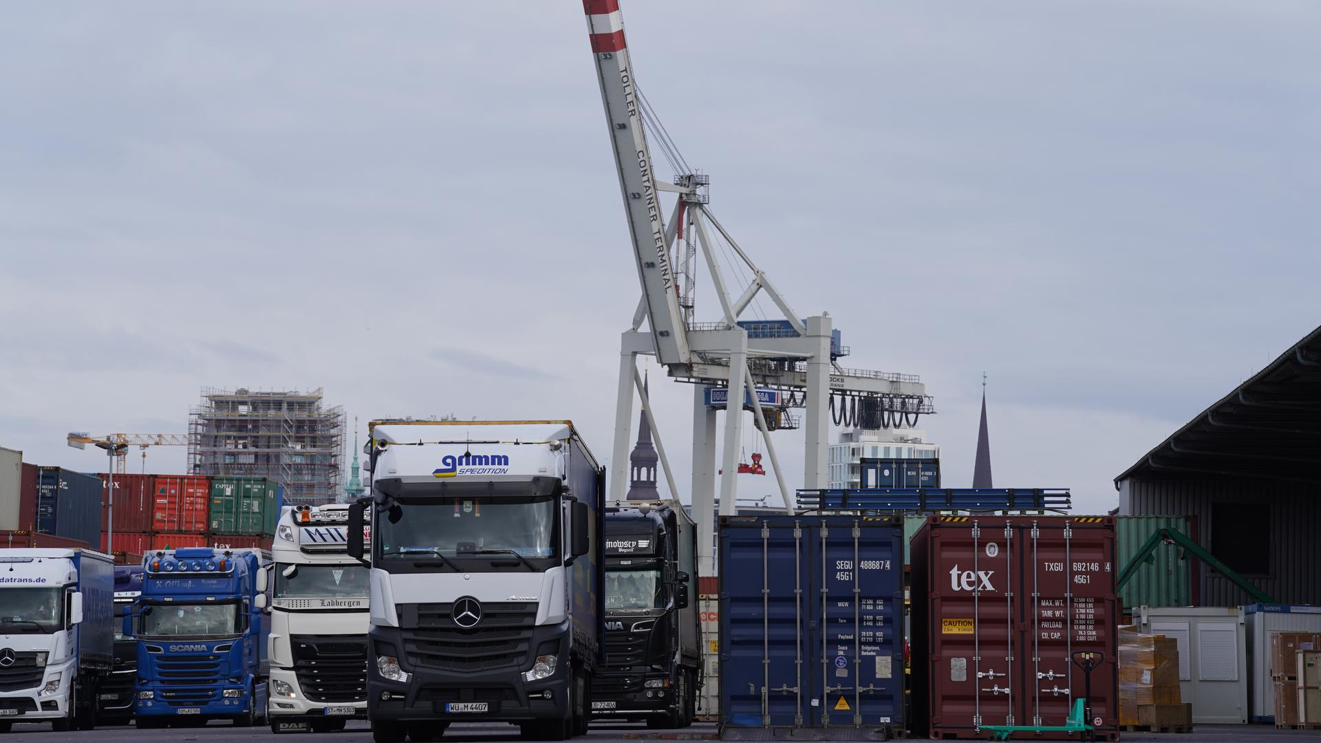 Seegüterumschlag im Hamburger Hafen Seegüterumschlag im Hamburger Hafen