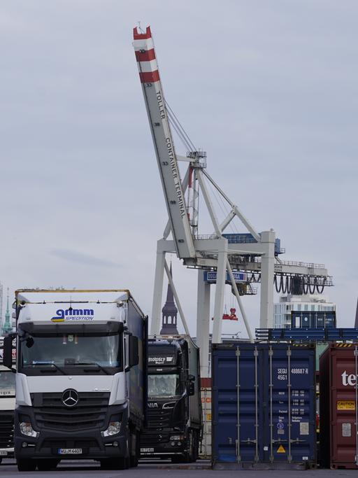 Seegüterumschlag im Hamburger Hafen