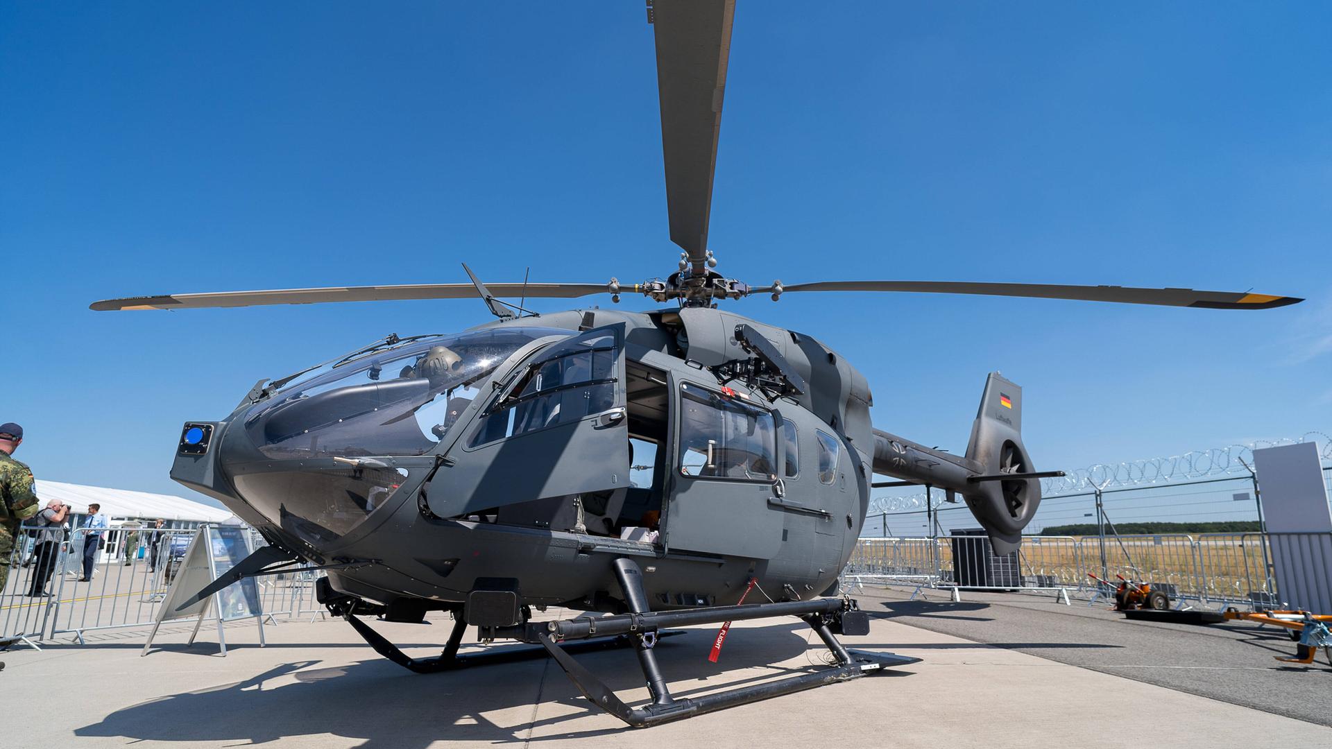 Ein Helikopter vom Typ H-145M des Herstellers Airbus