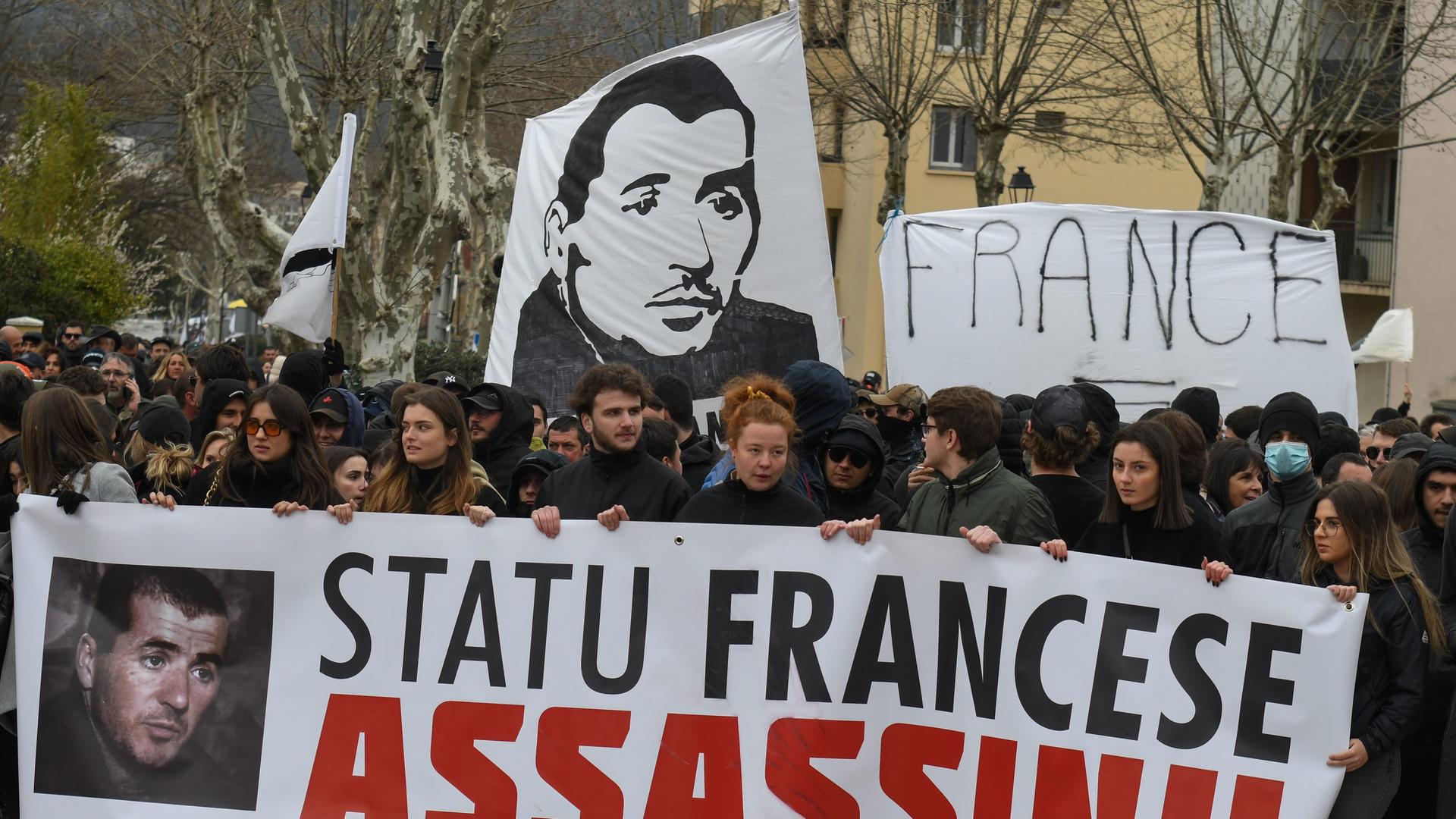 Demonstration zum Gedenken an den getöteten Yvan Colonna im korsischen Corte mit scharfer Kritk am französischen Staat Demonstration zum Gedenken an den getöteten Yvan Colonna im korsischen Corte mit scharfer Kritk am französischen Staat