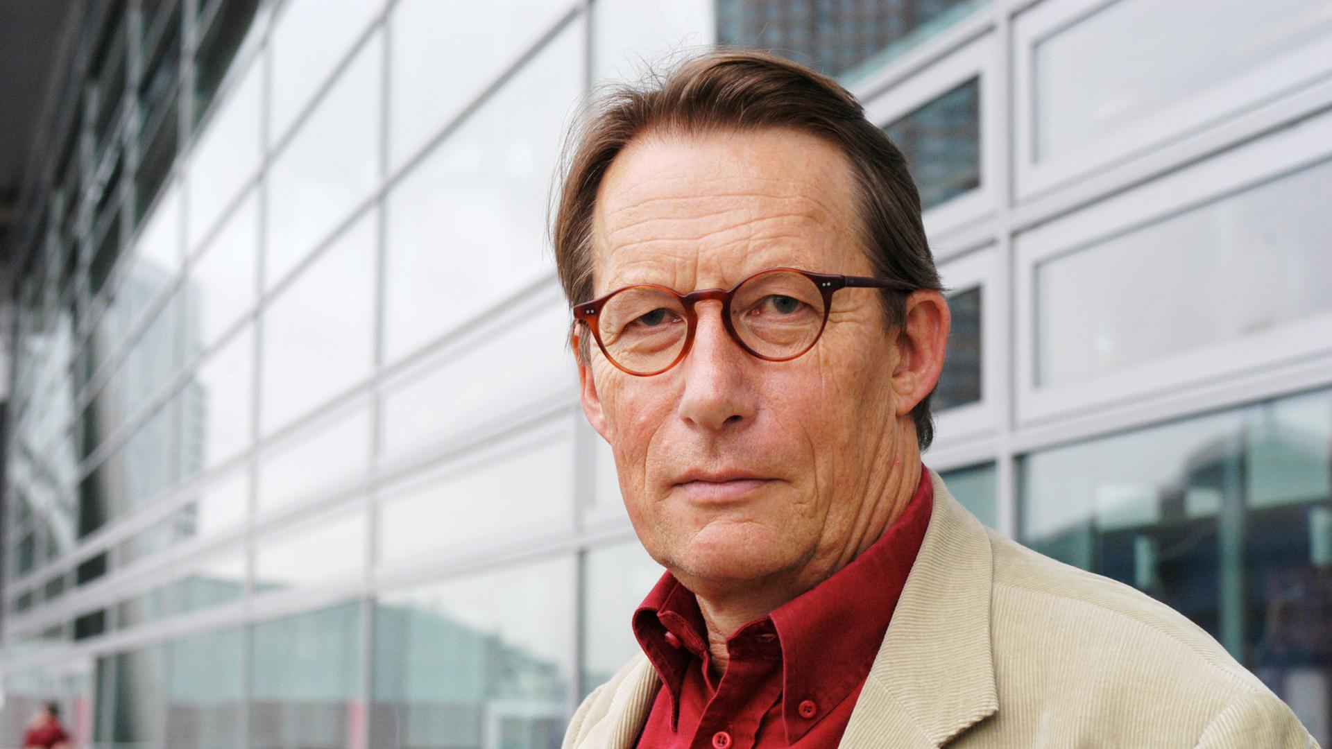 Porträt des deutschen Schriftstellers Friedrich Christian Delius, aufgenommen am 7. Oktober 2004 in Frankfurt, Deutschland Porträt des deutschen Schriftstellers Friedrich Christian Delius, aufgenommen am 7. Oktober 2004 in Frankfurt, Deutschland