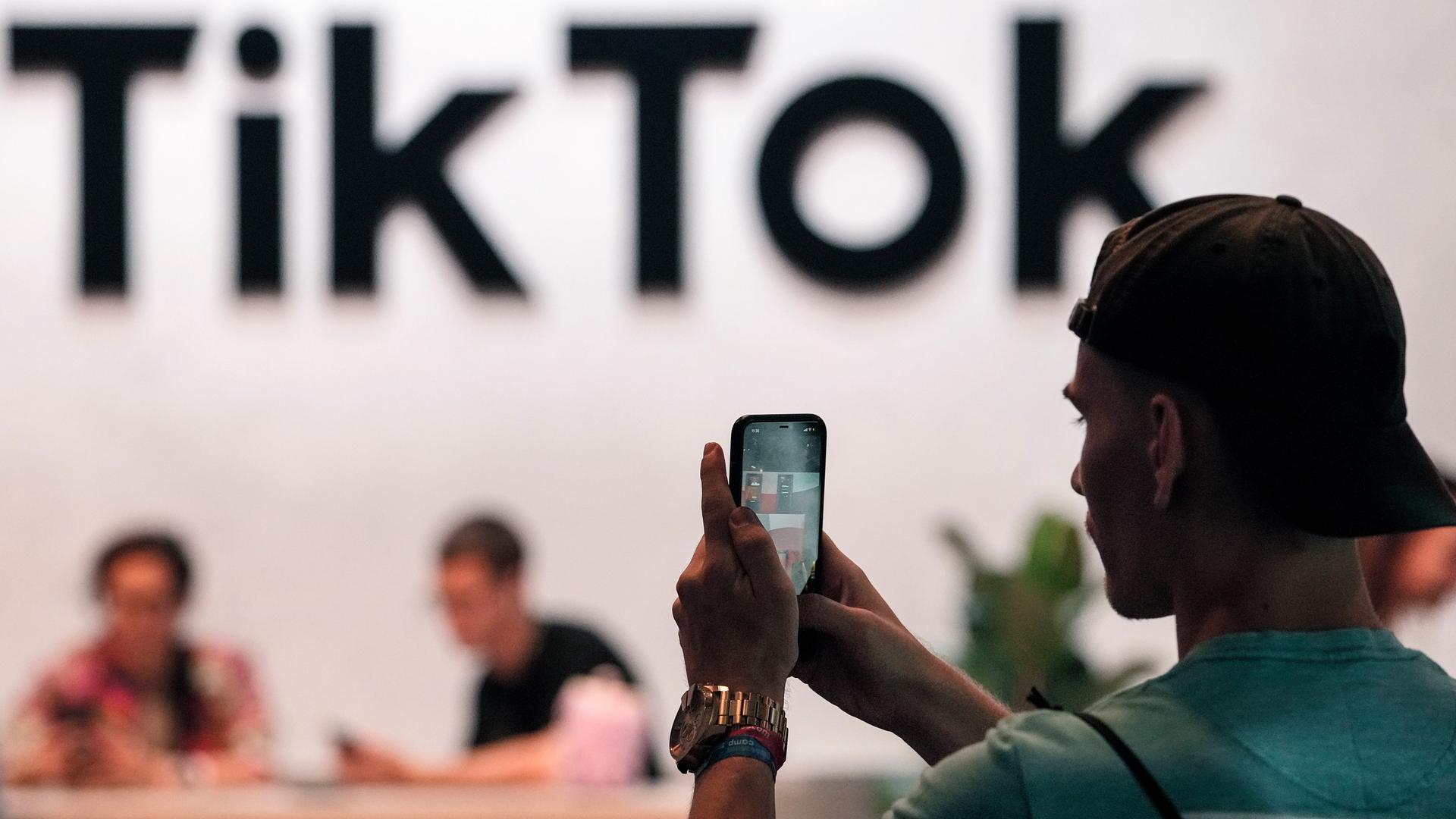 Ein Stand von TikTok auf der Messe Gamescom. Ein Stand von TikTok auf der Messe Gamescom.