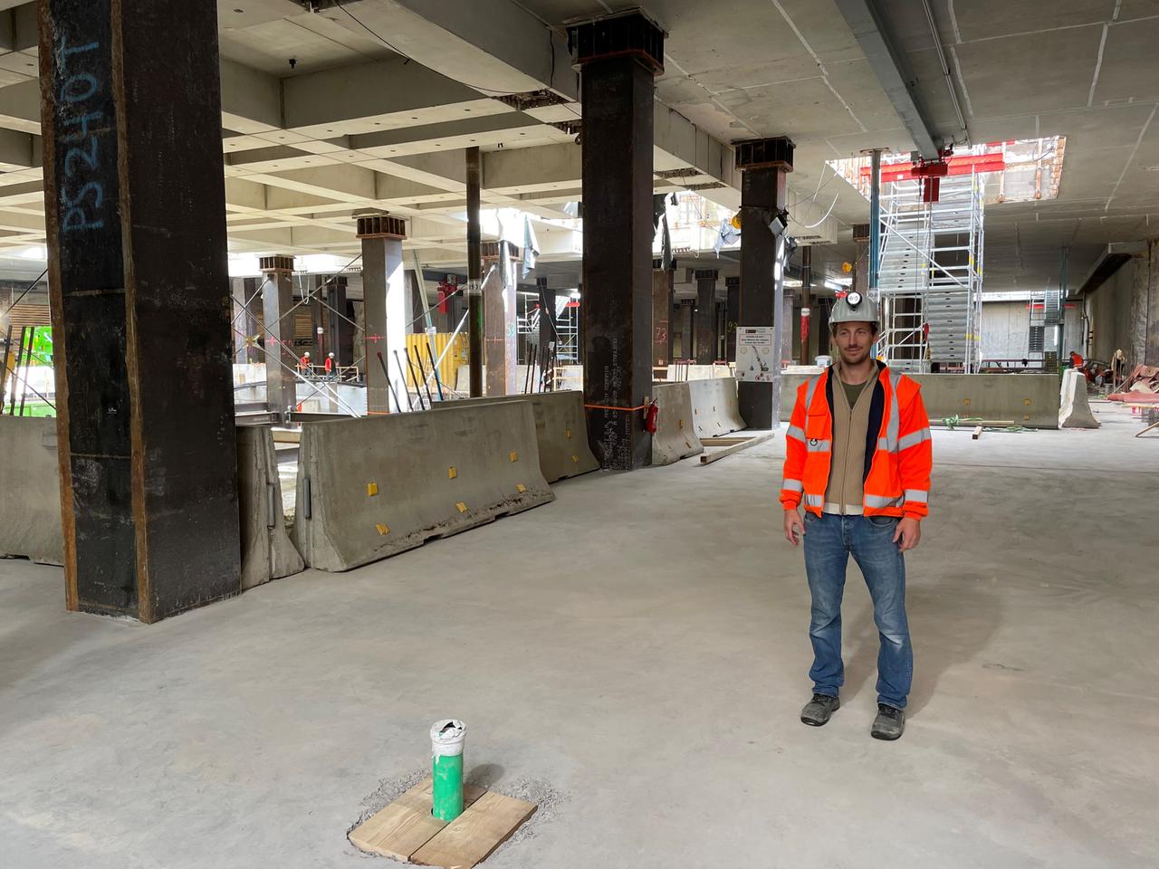 Bau-Ingenieur Alexander Jambor auf der Baustelle des zukünftigen S-Bahnhofs „Marienhof“ in München