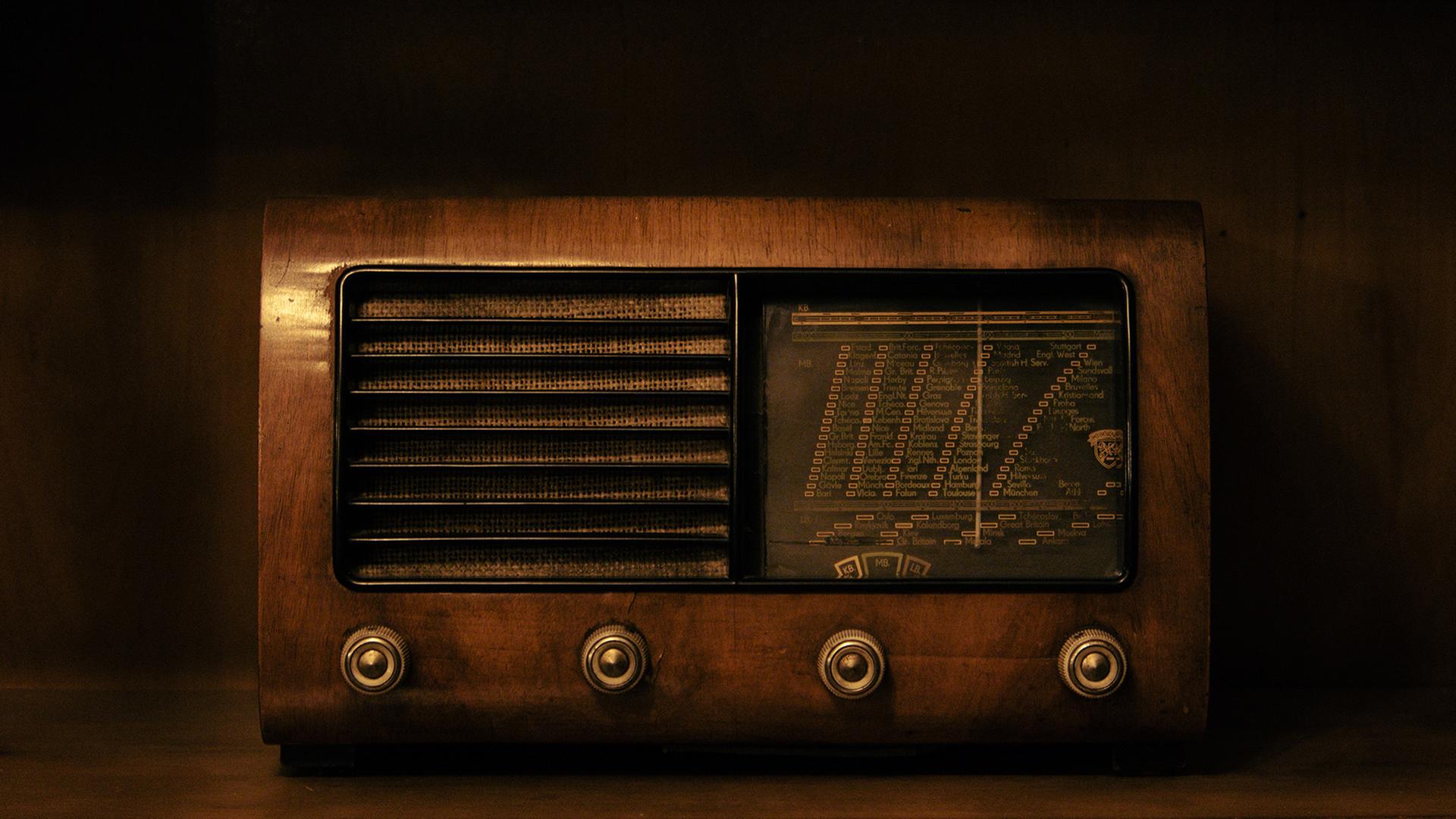 Ein altes Radio. Ein altes Radio.