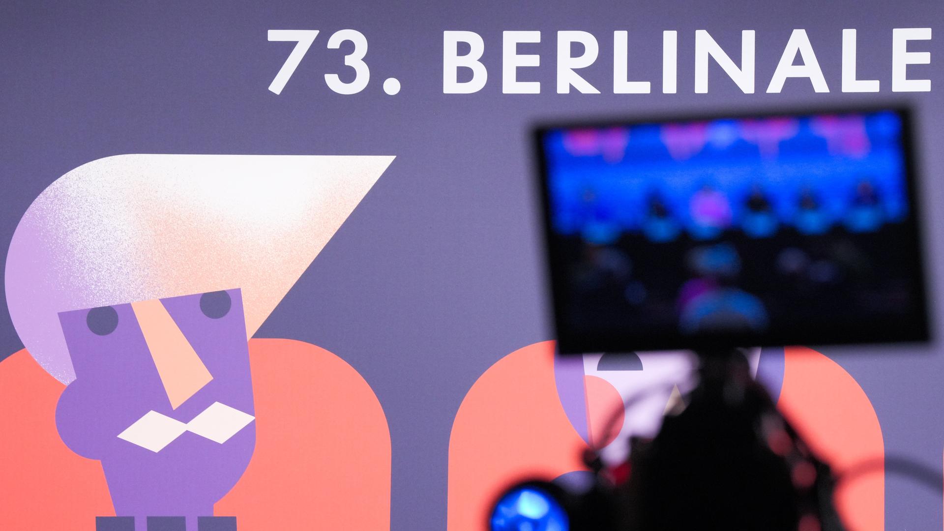 Der Schriftzug 73. Berlinale ist während der Pressekonferenz zum Film «Bis ans Ende der NachtÂ» (Till the End of the Night) , der im Wettbewerb der Berlinale läuft. Die 73. Internationalen Filmfestspiele finden vom 16. - 26.02.2023 in Berlin statt.
