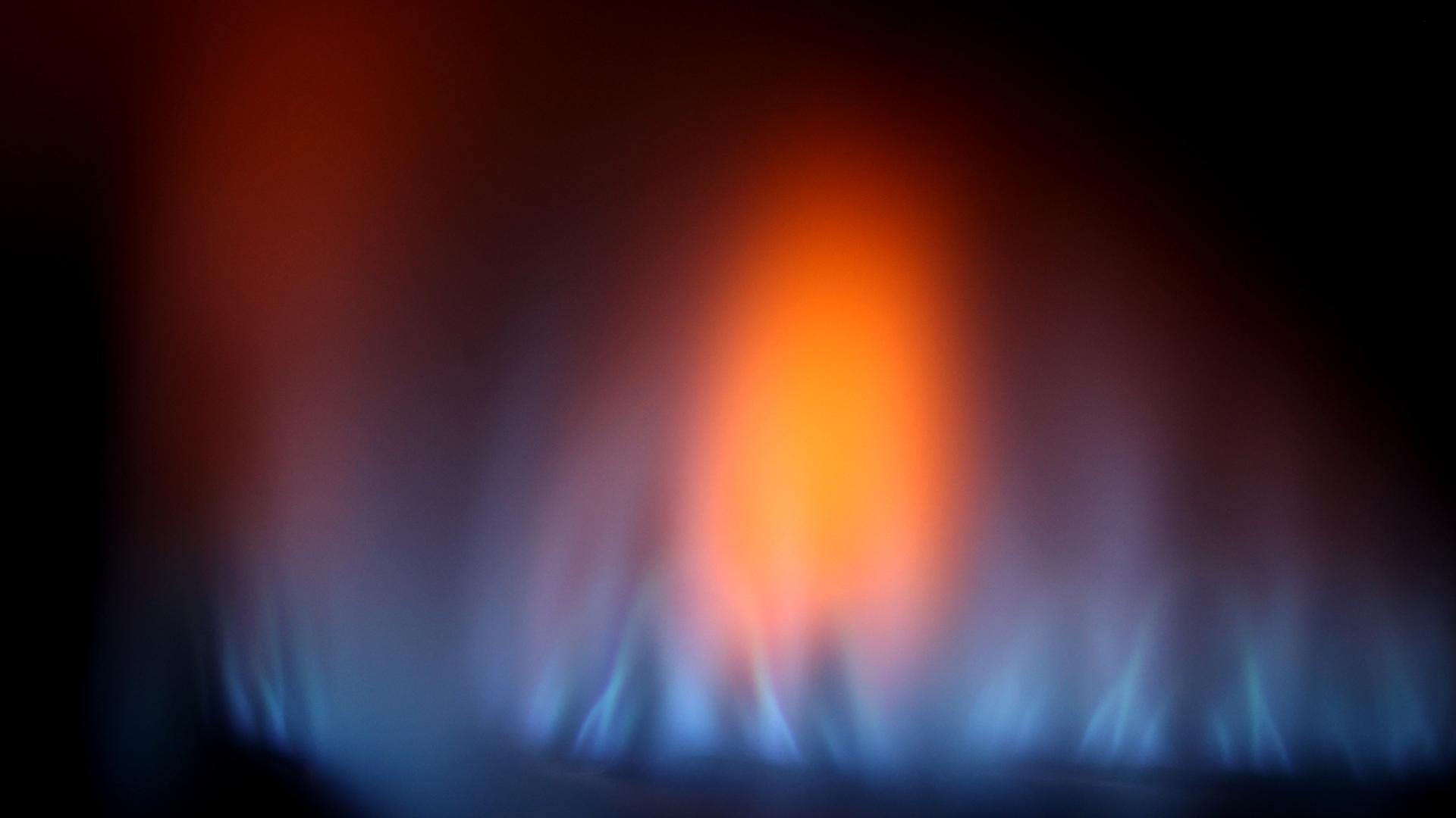 Auf dem Bild sieht man eine Gasflamme. Auf dem Bild sieht man eine Gasflamme.