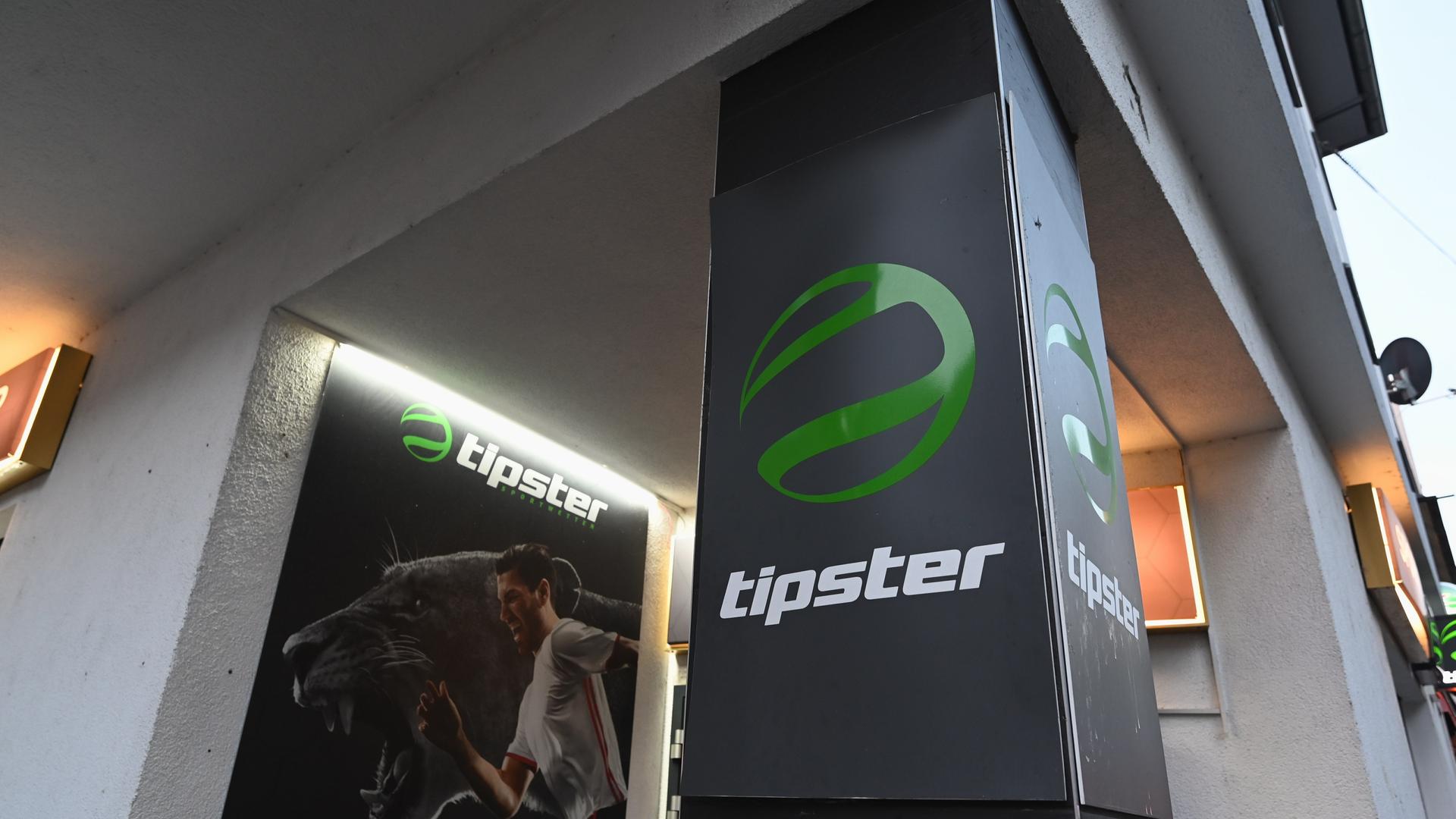 Eingang zu einer Sportsbar des Wettanbieters Tipster. Eingang zu einer Sportsbar des Wettanbieters Tipster.