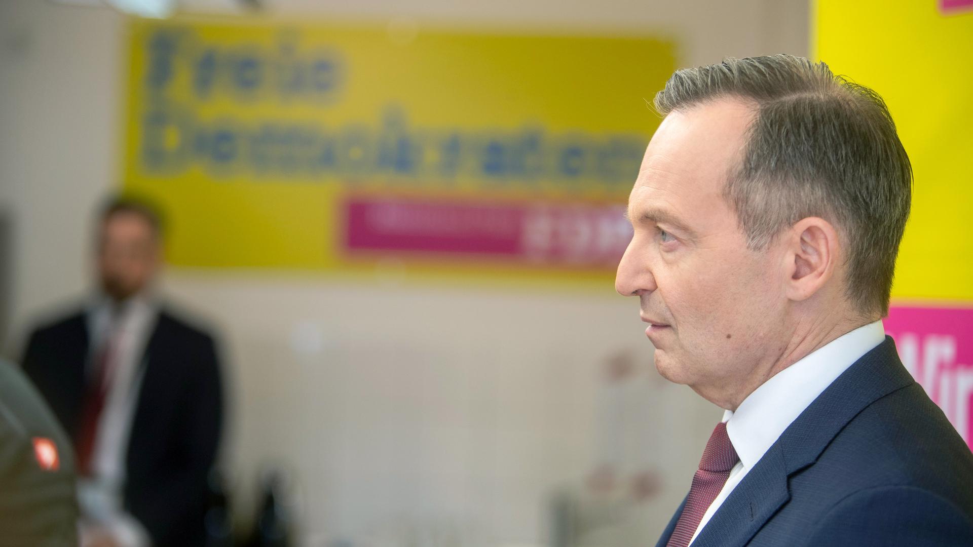 Volker Wissing (FPD), Bundesverkehrsminister, gibt eine Pressekonferenz zur Zukunft des Verbrennungsmotors in der EU nach 2035. Volker Wissing (FPD), Bundesverkehrsminister, gibt eine Pressekonferenz zur Zukunft des Verbrennungsmotors in der EU nach 2035.