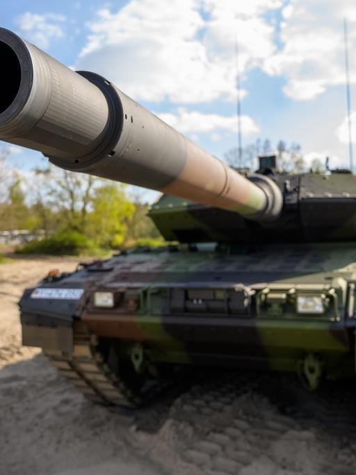 Ein Kampfpanzer der Bundeswehr vom Typ Leopard 2 
