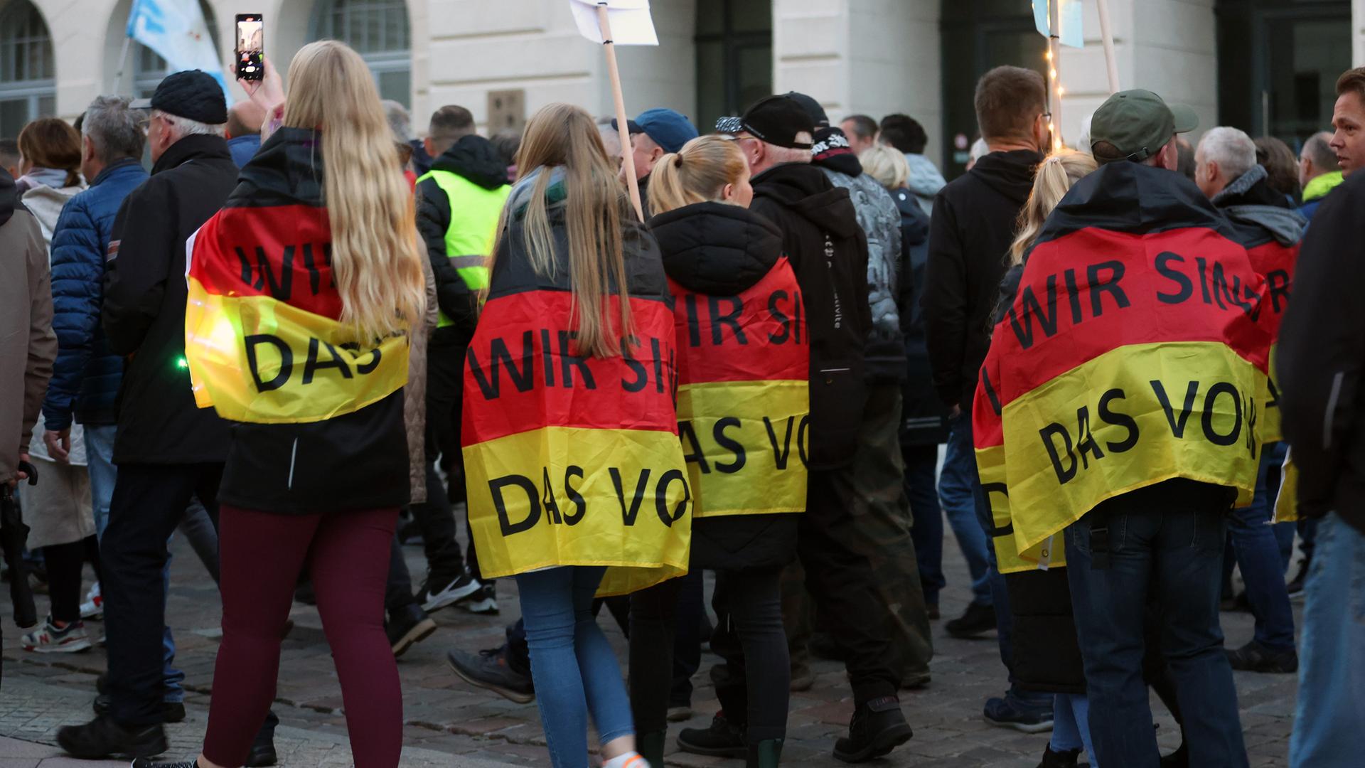 Bilanz - Mehr als 100.000 bei Protesten am Tag der Deutschen Einheit in Ostdeutschland