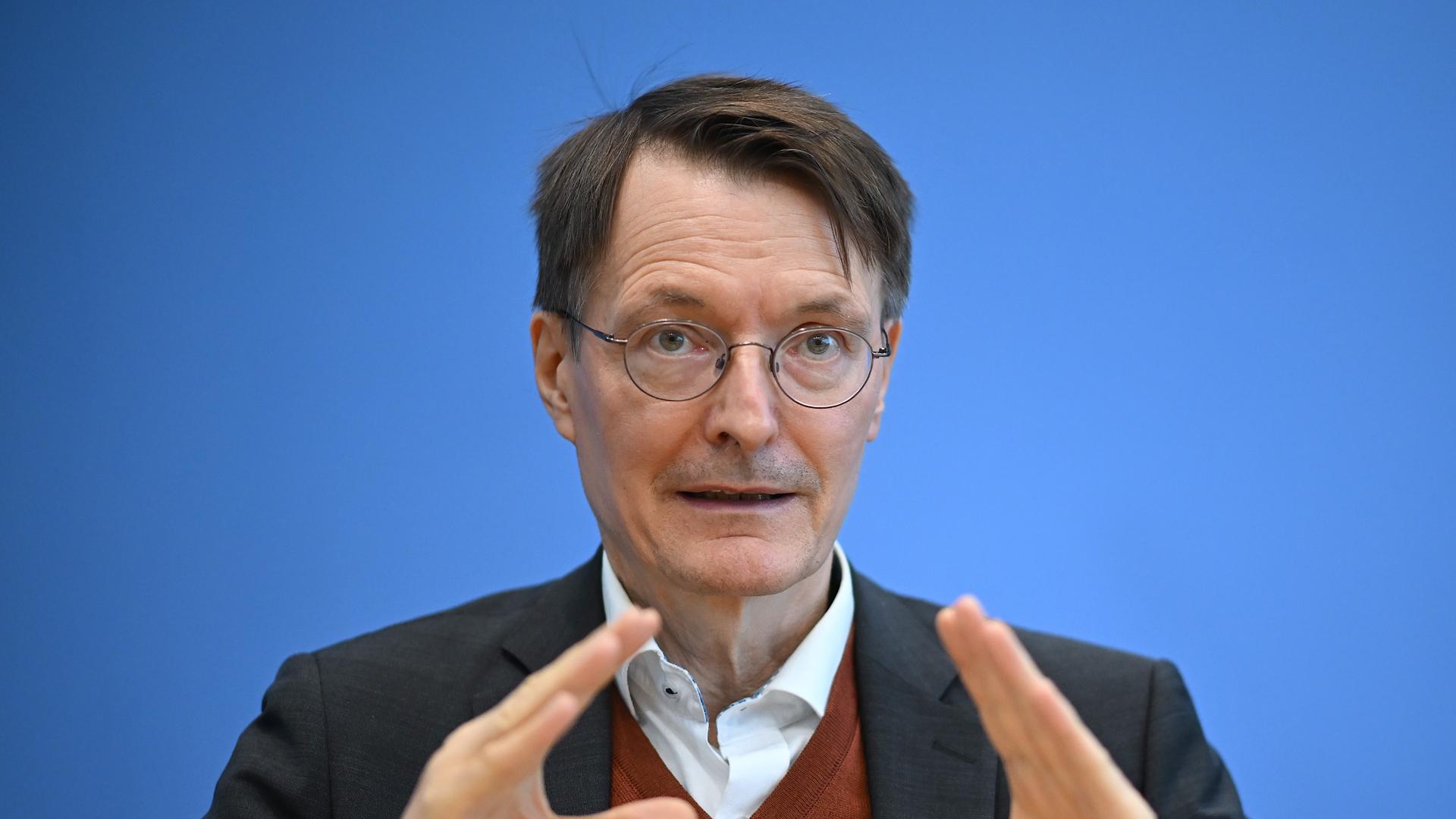 Erkältungswelle - Lauterbach kündigt Maßnahmen wegen überlasteter Kinderkliniken und Kinderarztpraxen an