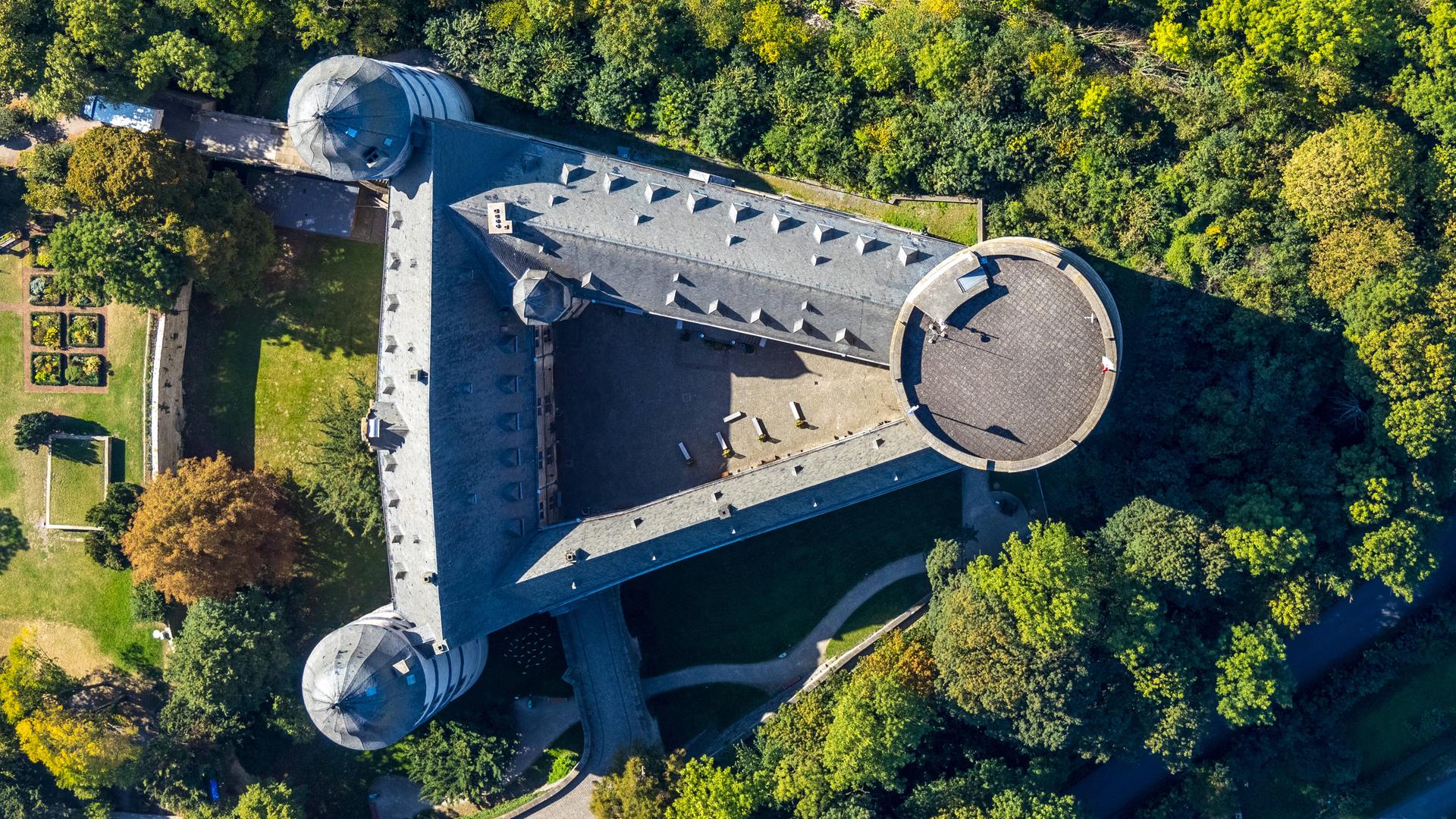 Die Schwarze Sonne der Wewelsburg: Pilgerort für Neonazis