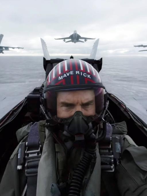 Tom Cruise im Cockpit als Capitain Pete Maverick Mitchell in "Top Gun: Maverick", 2022.