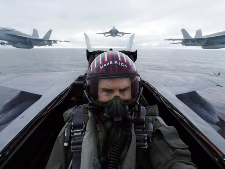 Tom Cruise im Cockpit als Capitain Pete Maverick Mitchell in "Top Gun: Maverick", 2022.