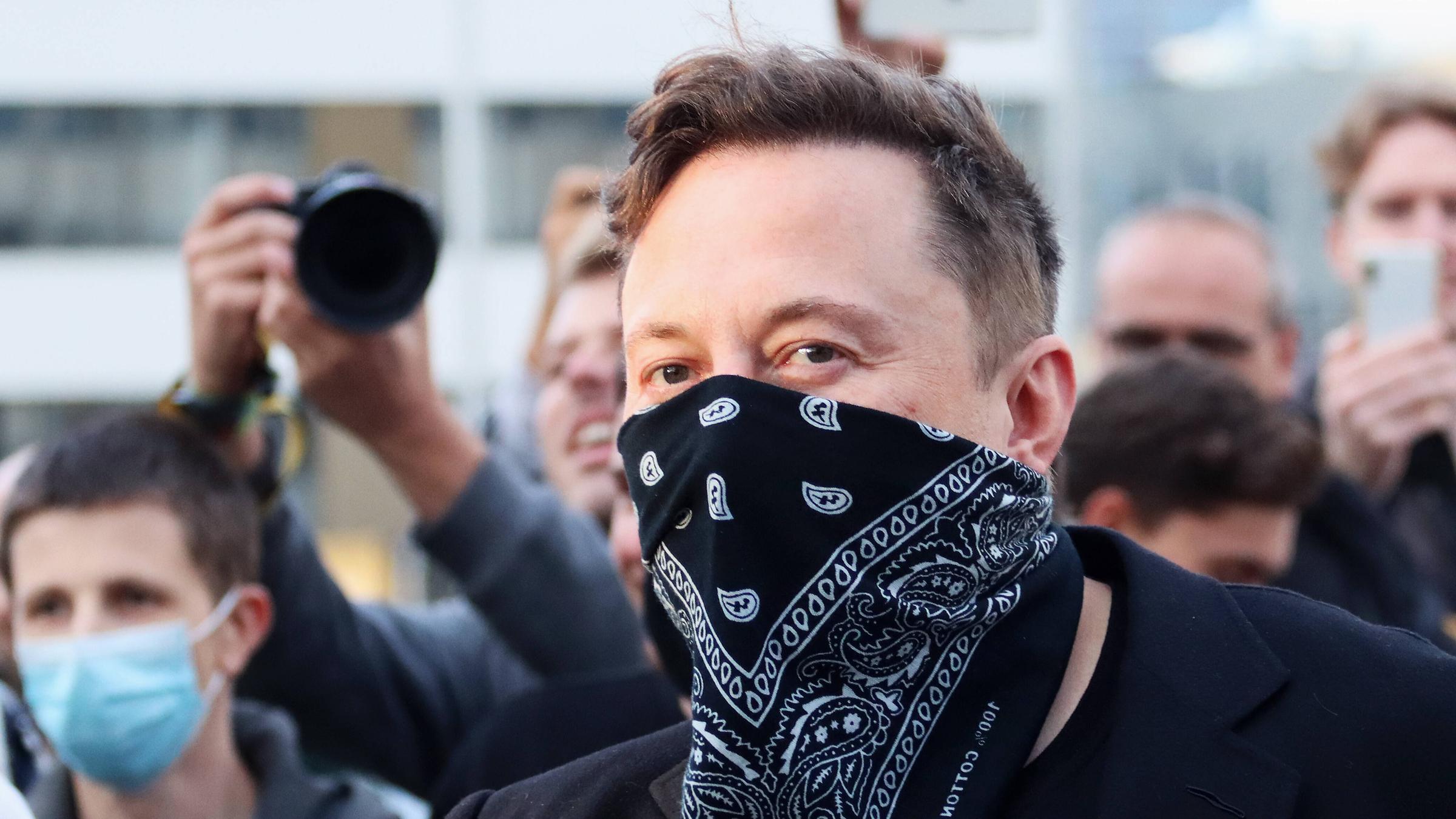 Tuebingen 01.09.2020 Tesla-Chef Elon Musk mit Maske zu Fuss unterwegs i...</p>

                        <a href=