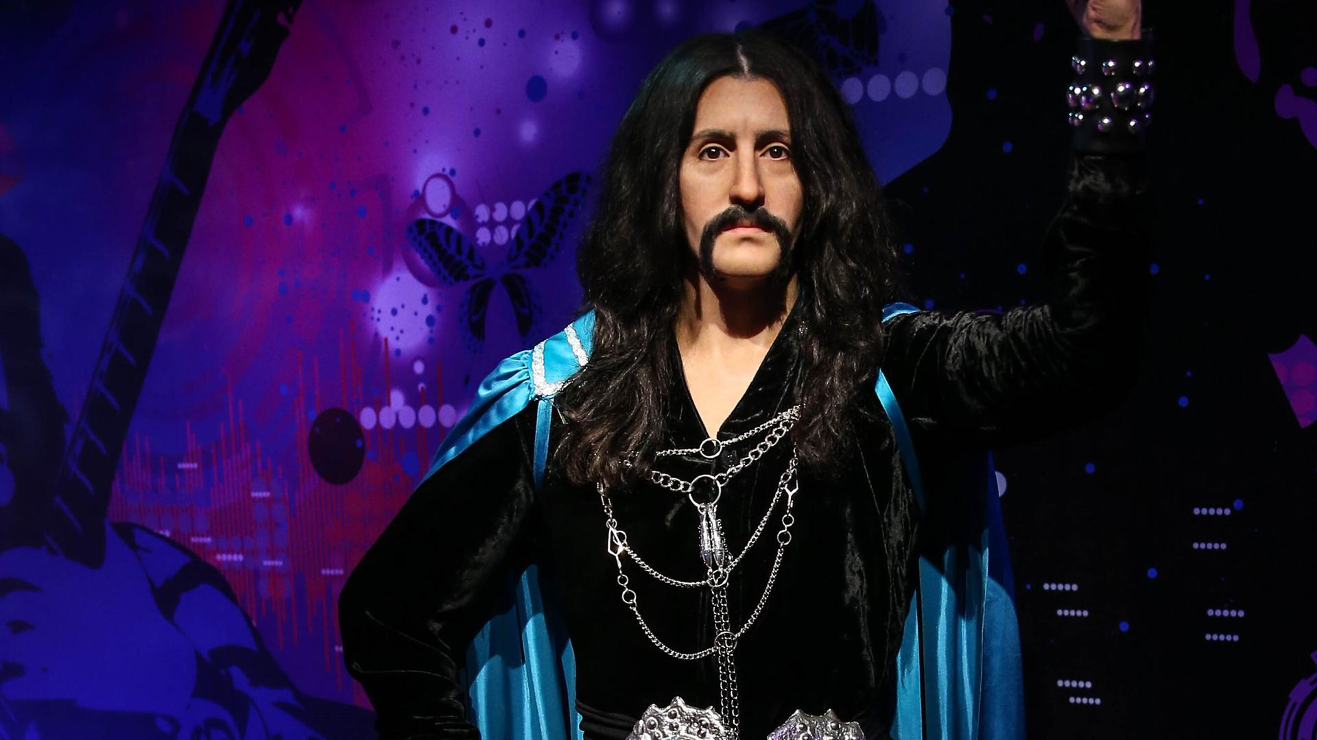 Barış Manço im Madame Tussauds Museum in Istanbul, 2022. Barış Manço im Madame Tussauds Museum in Istanbul, 2022.