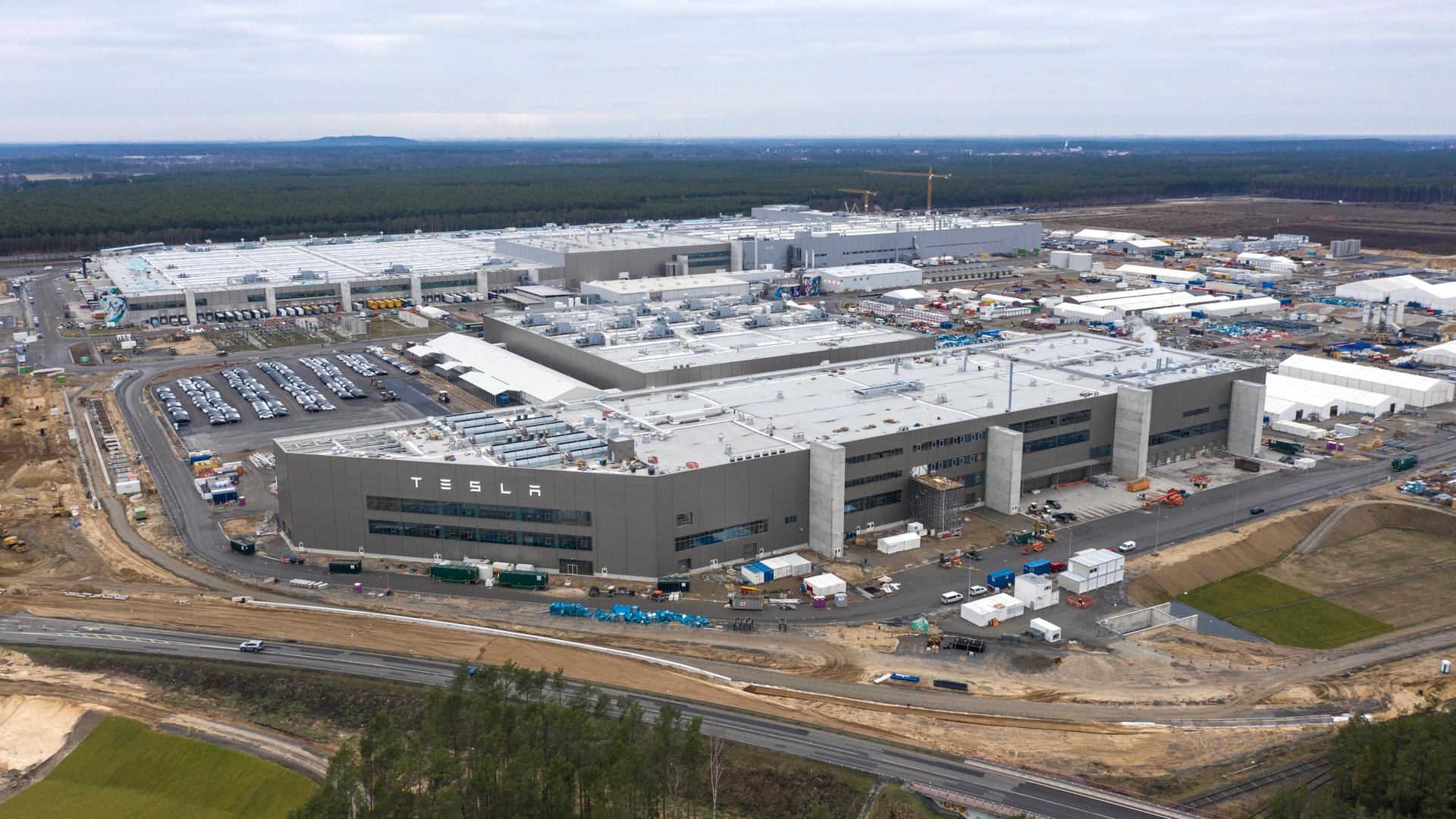 Tesla Giga Factory, im Vordergrund ist die Batteriefabrik zu sehen. Grünheide, 28.01.2023 Tesla Giga Factory, im Vordergrund ist die Batteriefabrik zu sehen. Grünheide, 28.01.2023