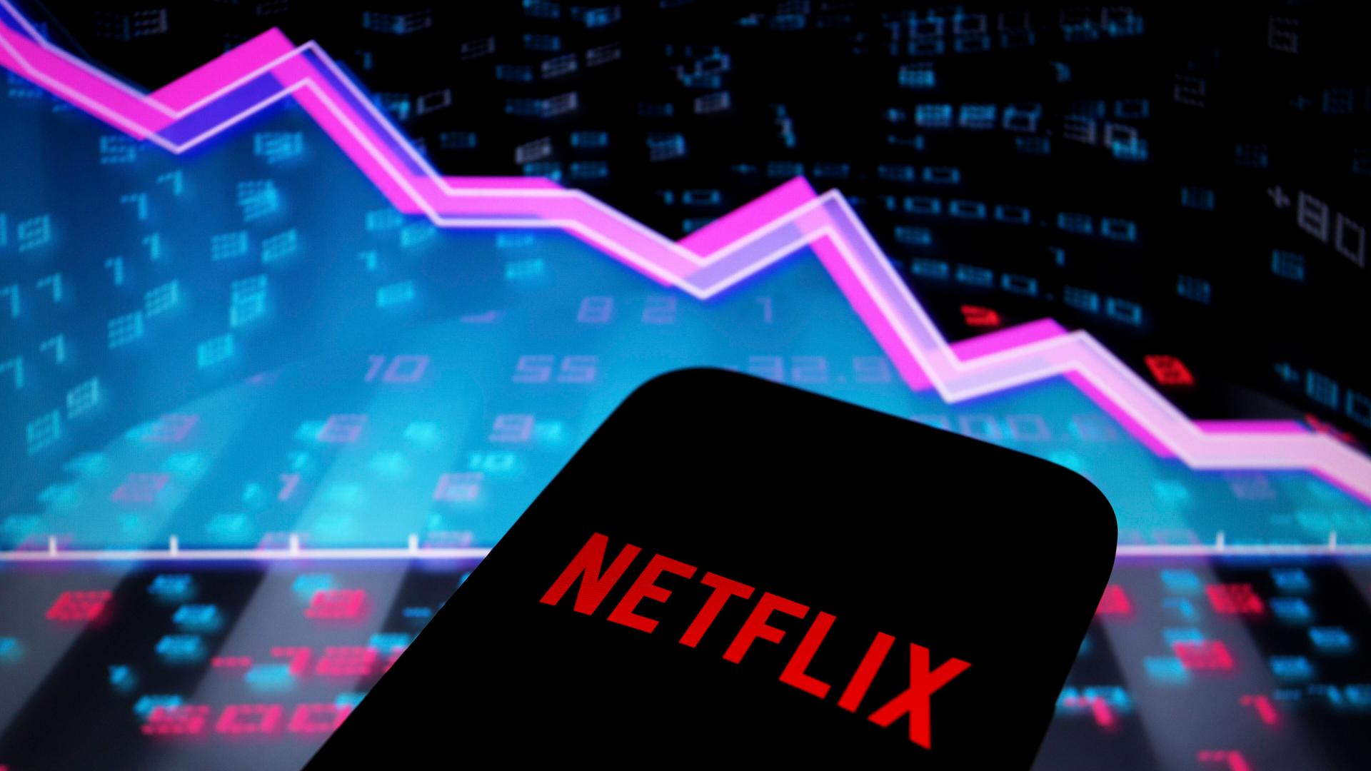 April 20, 2022, Asuncion, Paraguay: Illustration: Logo of Netflix displayed on a smartphone backdropped by abstract pres April 20, 2022, Asuncion, Paraguay: Illustration: Logo of Netflix displayed on a smartphone backdropped by abstract pres