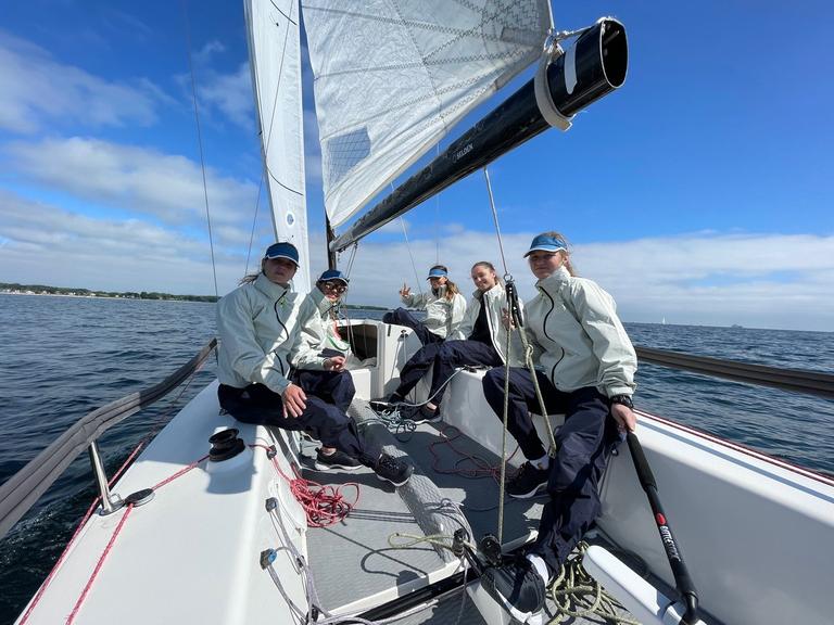Die ukrainischen Seglerinnen bei der Vorbereitung auf den Helga Cup in Kiel.