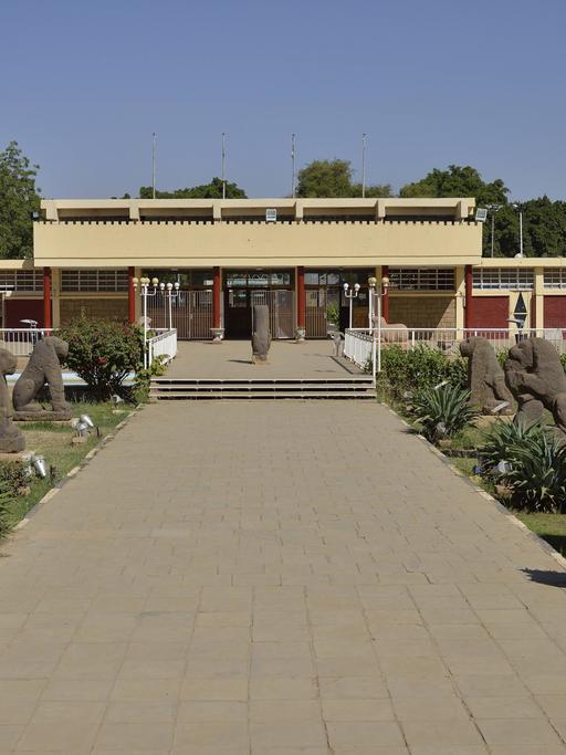 Außenansicht des Eingangs des Nationalmuseums in Khartum, der Hauptstadt von Sudan, Afrika