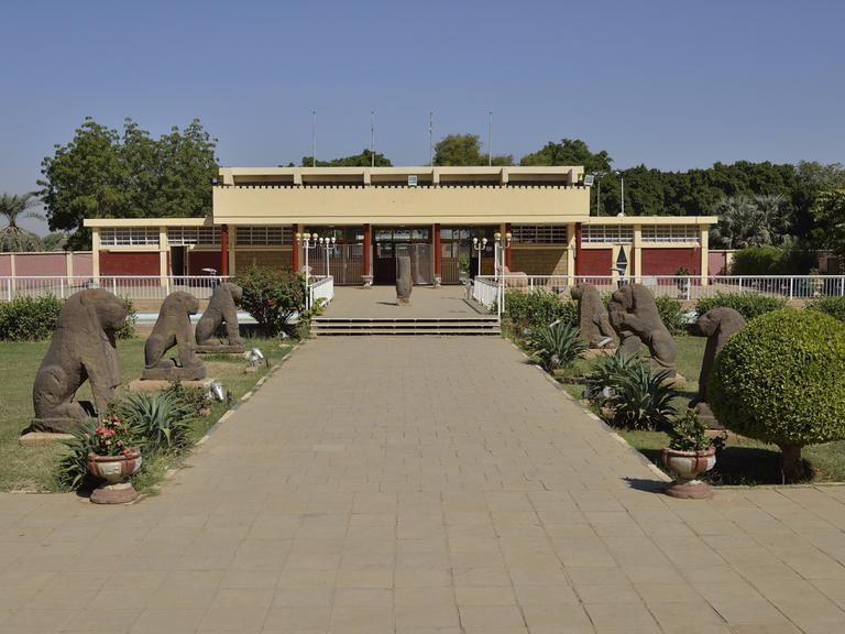 Außenansicht des Eingangs des Nationalmuseums in Khartum, der Hauptstadt von Sudan, Afrika