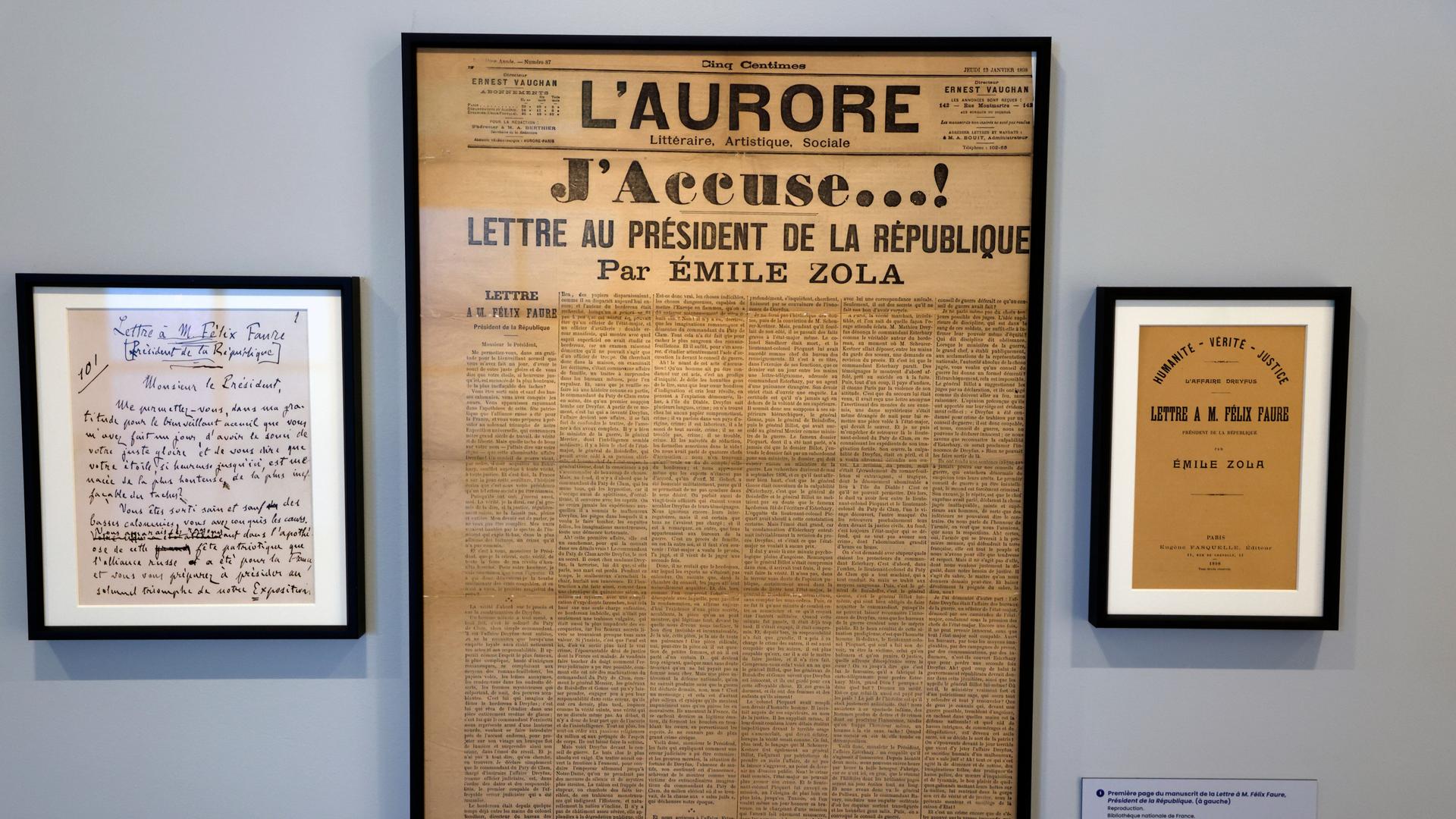Der Artikel "J'accuse", der in der Zeitung "L'Aurore", ausgestellt im Dreyfus-Museum im Haus von Emile Zola in Medan, nahe Paris, Der Artikel "J'accuse", der in der Zeitung "L'Aurore", ausgestellt im Dreyfus-Museum im Haus von Emile Zola in Medan, nahe Paris,