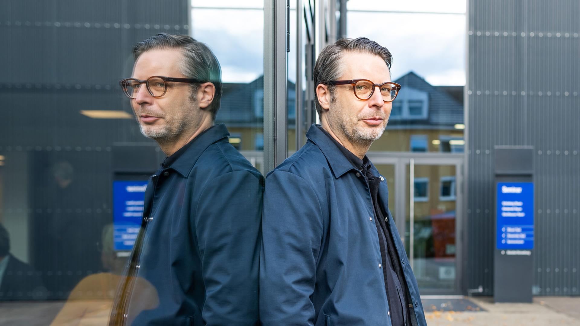 Jan Jelinek hat den renommierten Karl-Sczuka-Preis 2022 für «Überwachung - in drei Episoden» erhalten.