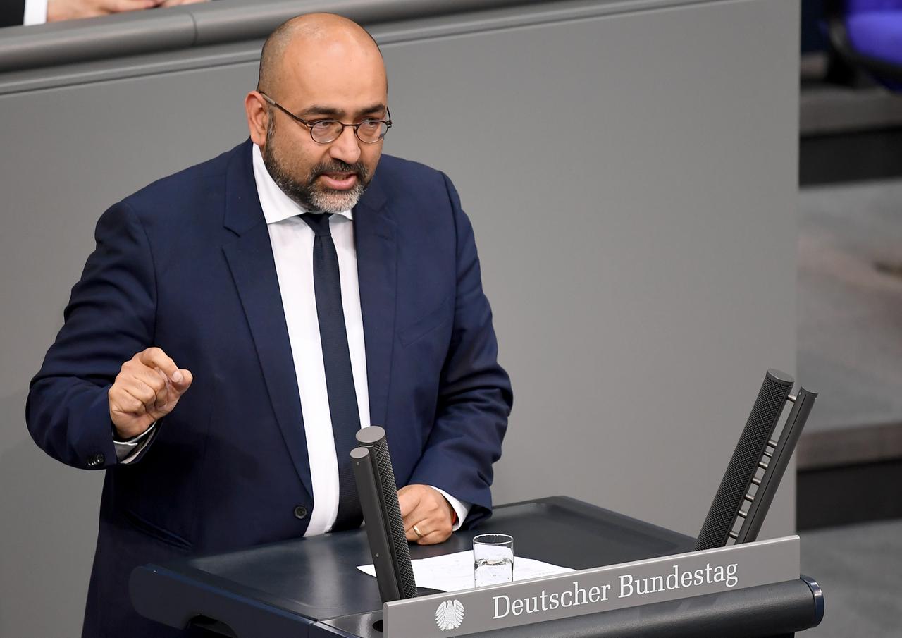 Omid Nouripour (Bündnis 90/Die Grünen) spricht im Bundestag.