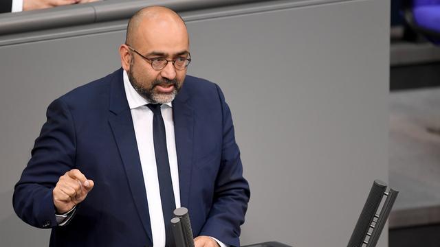 Omid Nouripour (Bündnis 90/Die Grünen) spricht im Bundestag.
