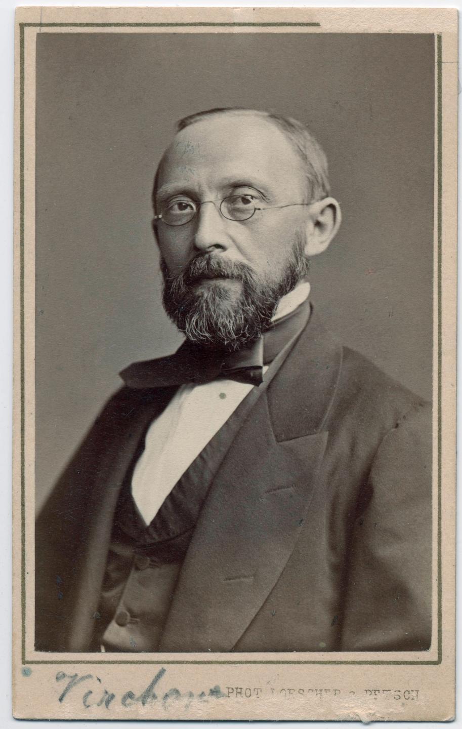 Ein Foto von Rudolf Virchow, aufgenommen um 1870