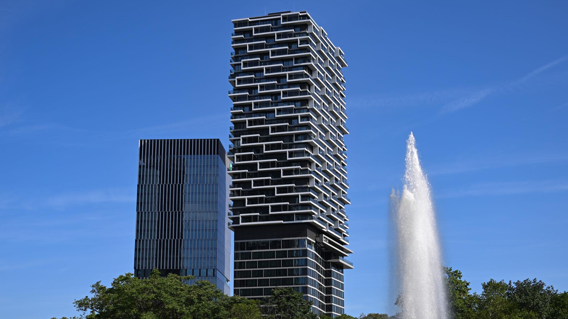 Der Senckenberg-Turm in Frankfurt am Main von Cyrus Moser Architekten. Der Senckenberg-Turm in Frankfurt am Main von Cyrus Moser Architekten.