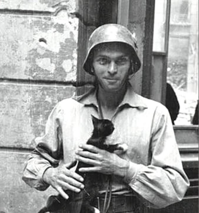 Der Speerwerfer Eugeniusz Lokajski wurde zum Fotograf des Warschauer Aufstandes.