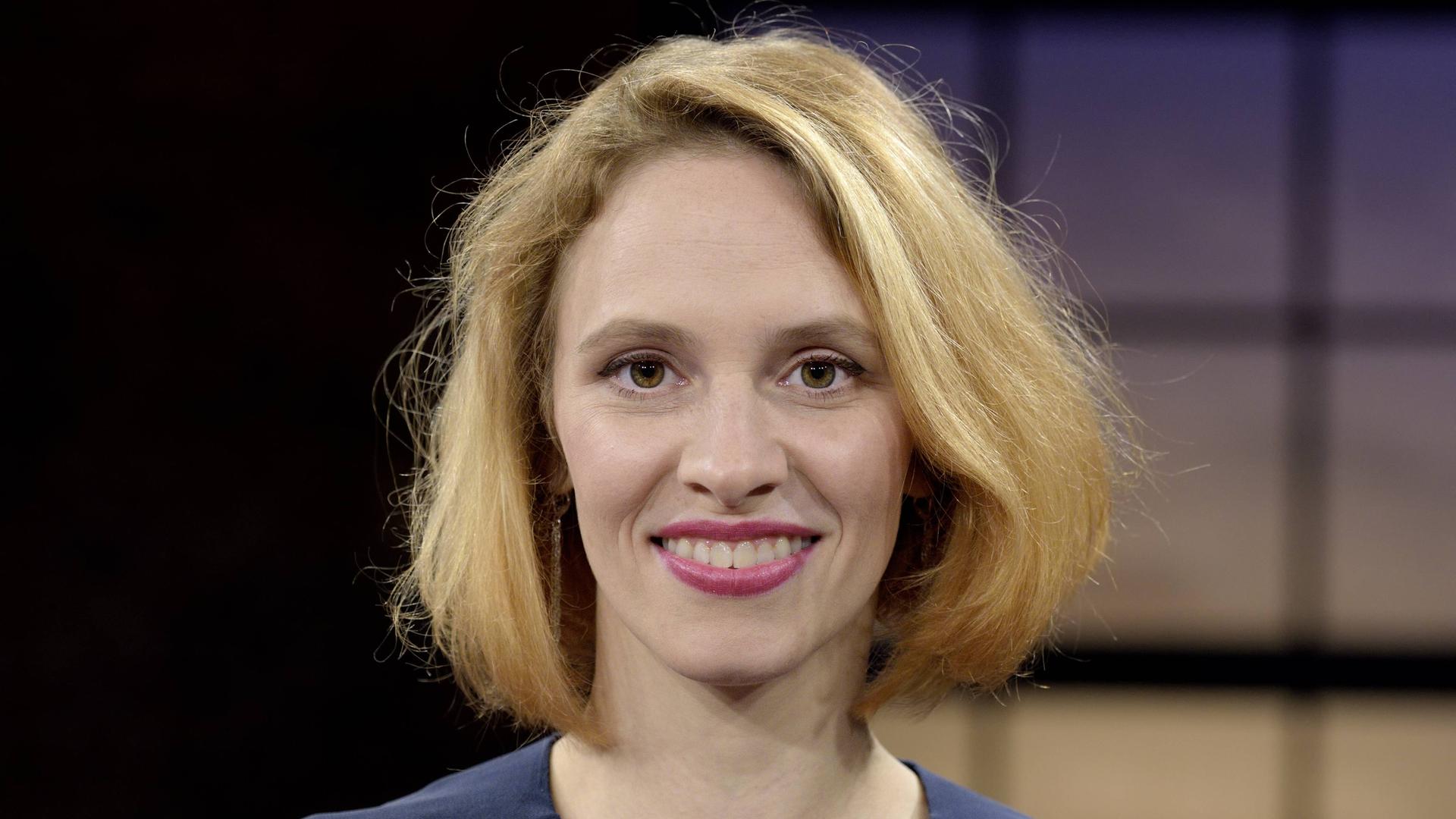 Ein Porträt der Schauspielerin und Choreorgraphin Kassandra Wedel beim Talkshow Kölner Treff am 19.05.2017 Ein Porträt der Schauspielerin und Choreorgraphin Kassandra Wedel beim Talkshow Kölner Treff am 19.05.2017